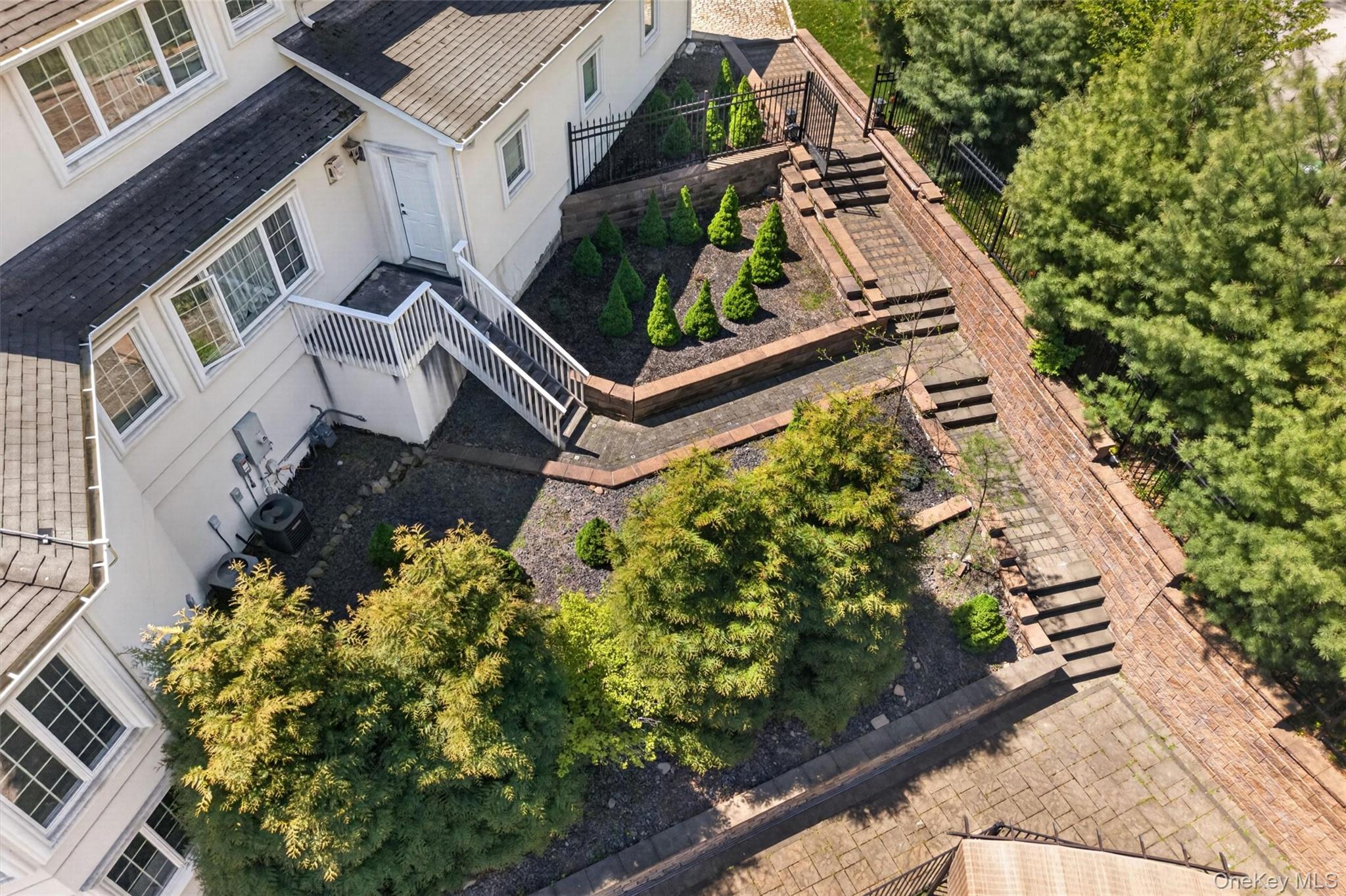 23 Greenwich Avenue Property Photo 46