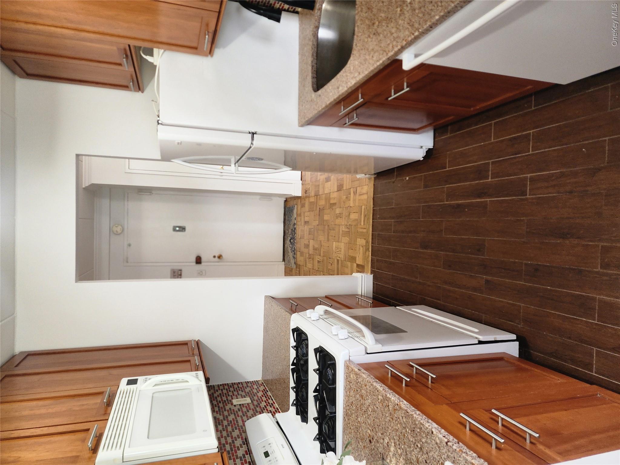 370 Central Avenue 5j Property Photo 2