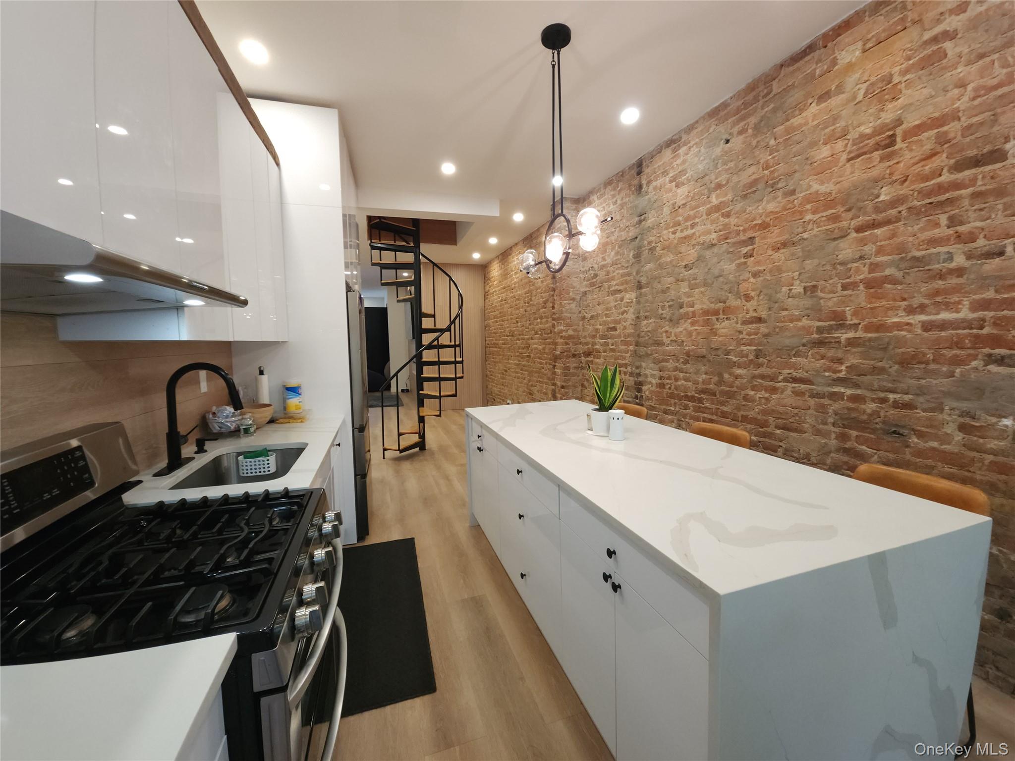 345 Quincy Street A Property Photo 3
