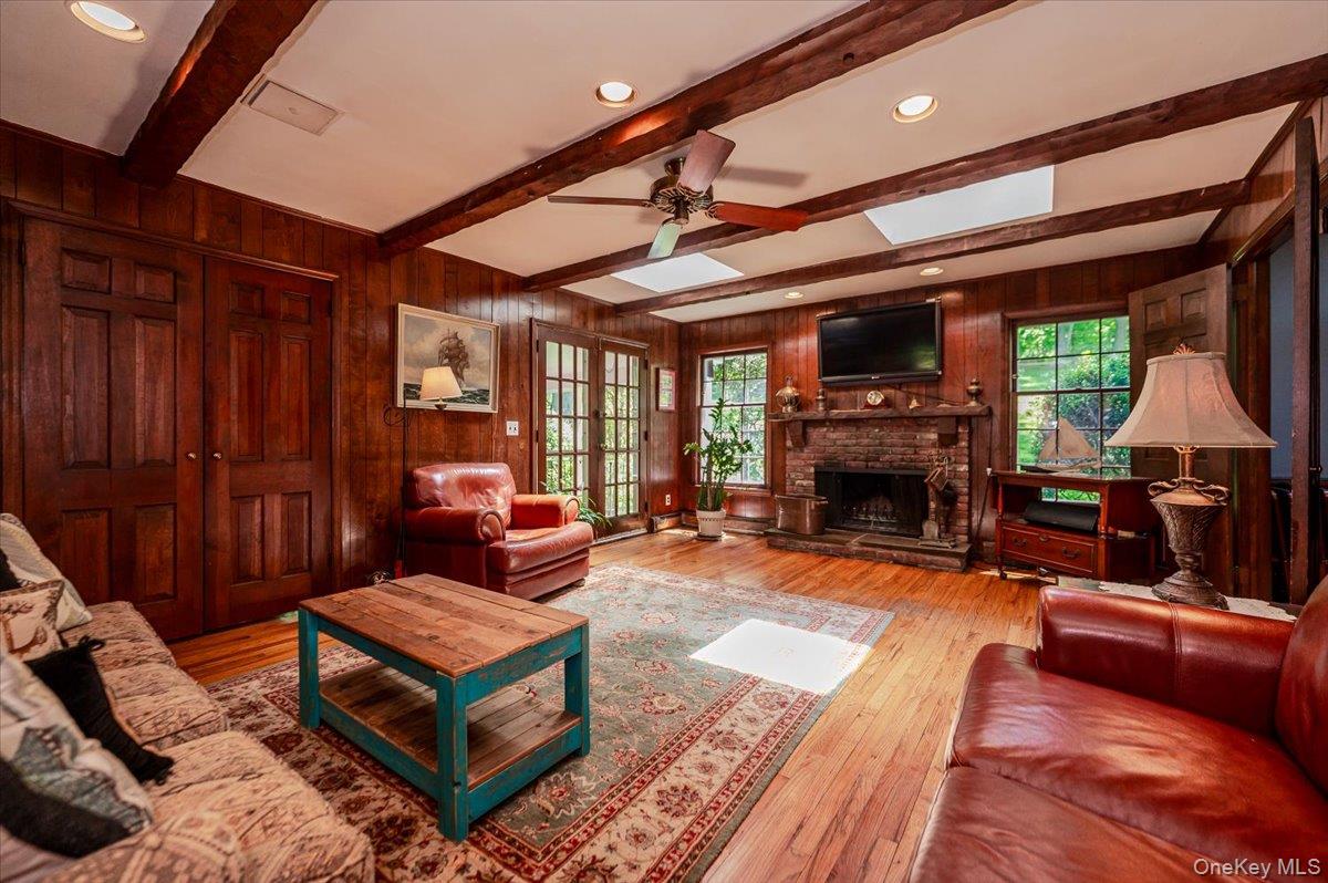 2 Richard Lane Property Photo 15
