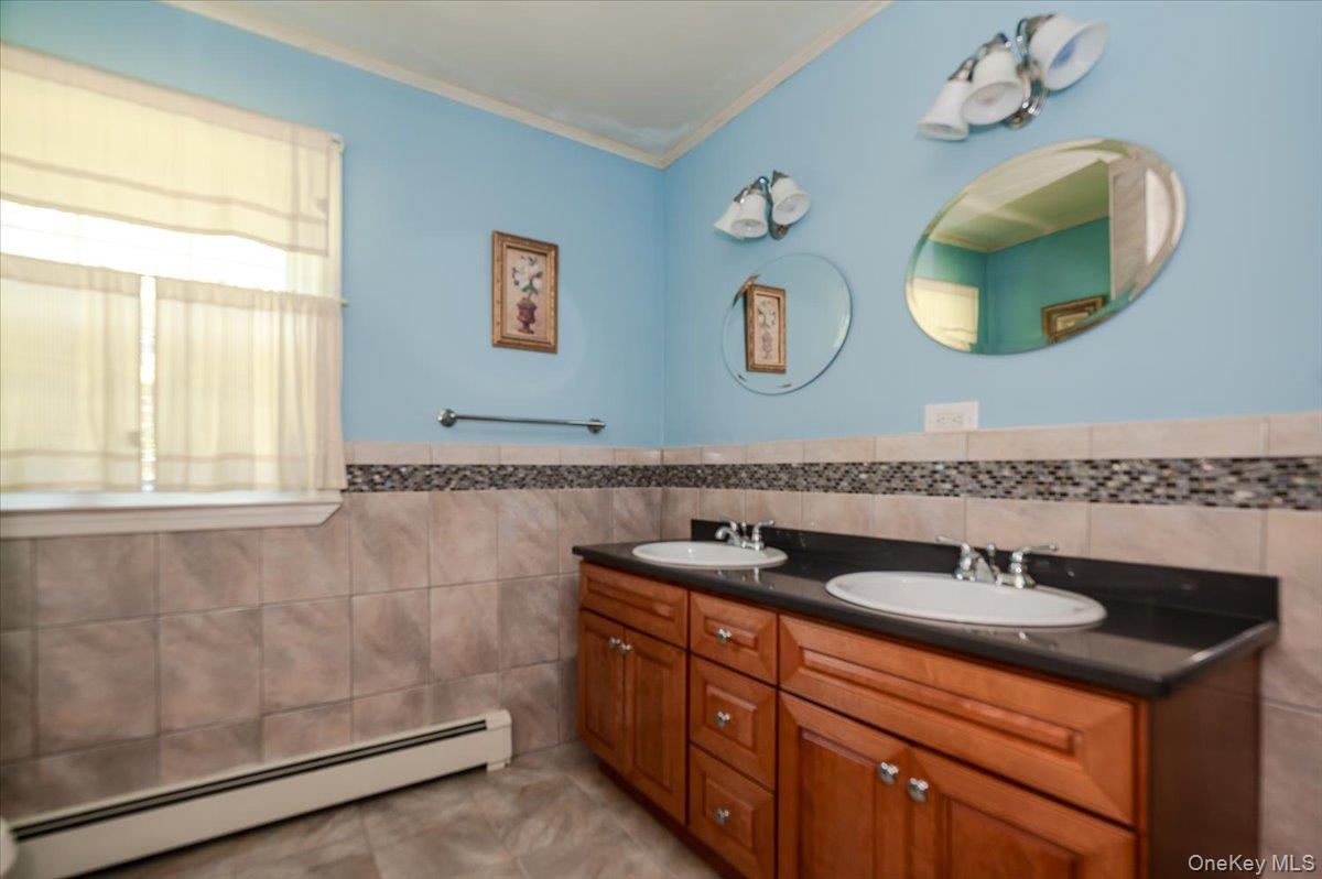 2 Richard Lane Property Photo 25
