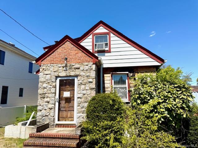 2571 Beltagh Avenue Property Photo 2
