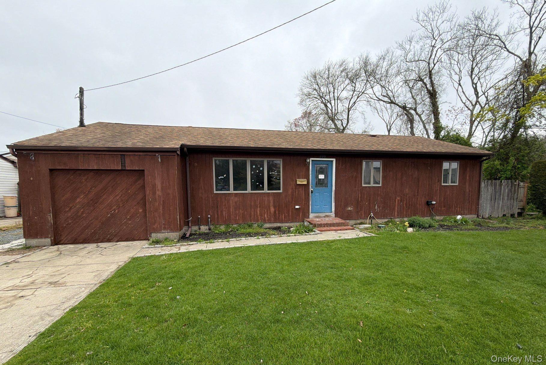 209 Moffitt Boulevard Property Photo 1