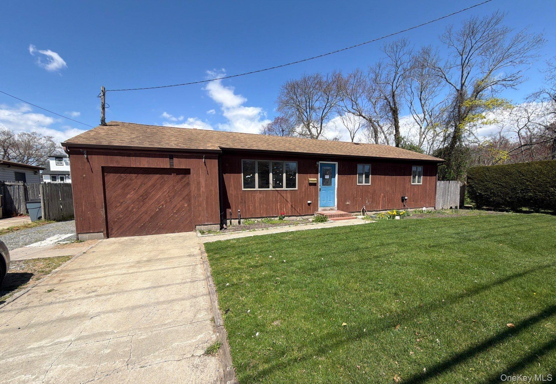 209 Moffitt Boulevard Property Photo 2