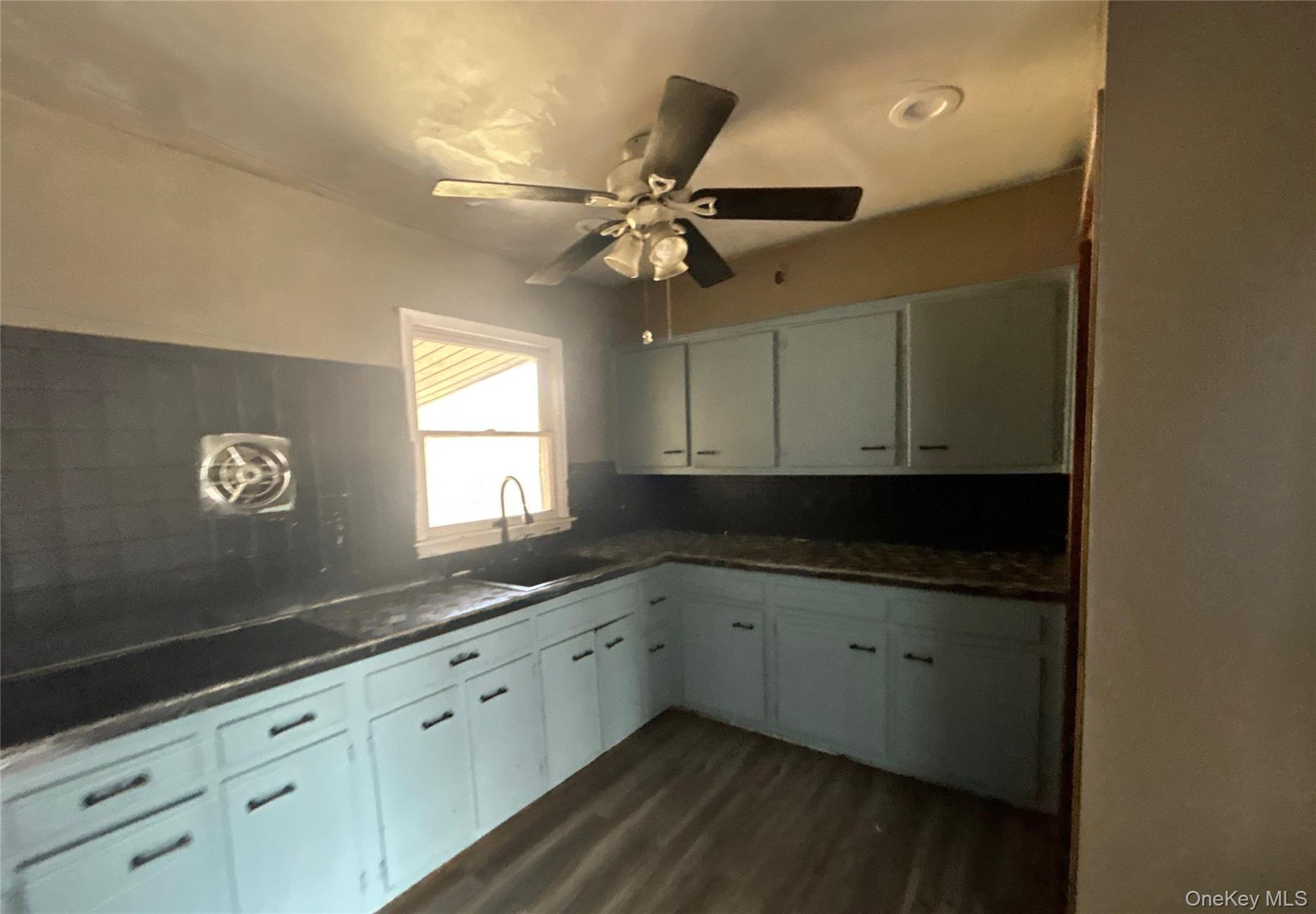 209 Moffitt Boulevard Property Photo 4