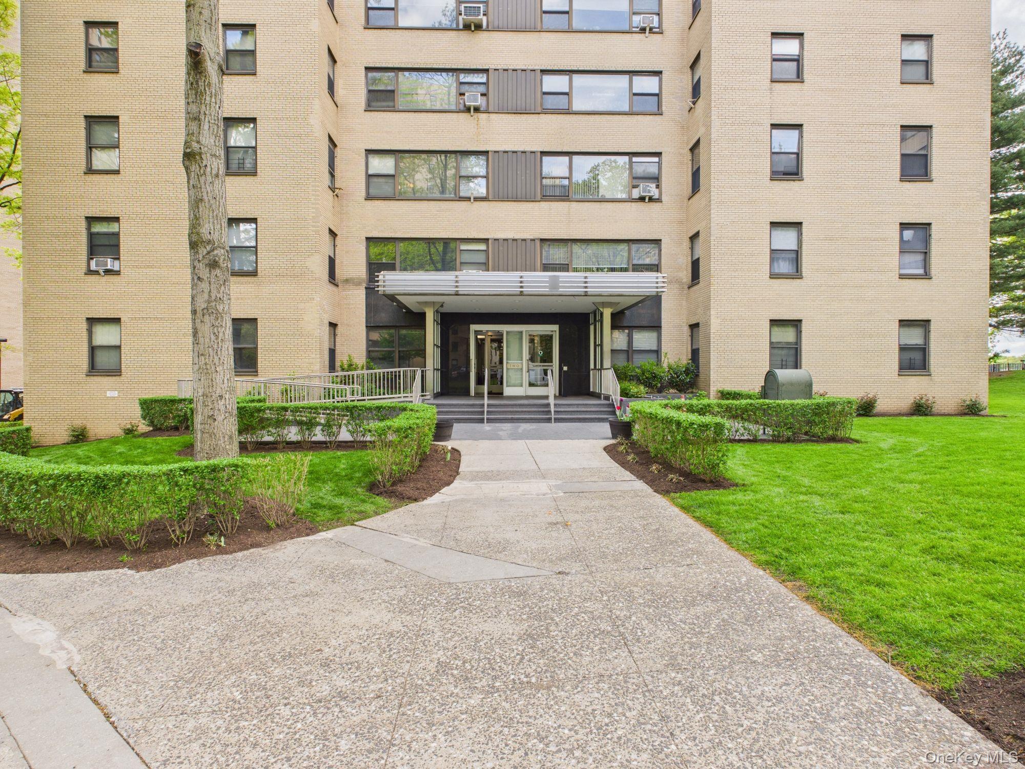 2 Fordham Hill Oval Unit 9g Property Photo 1