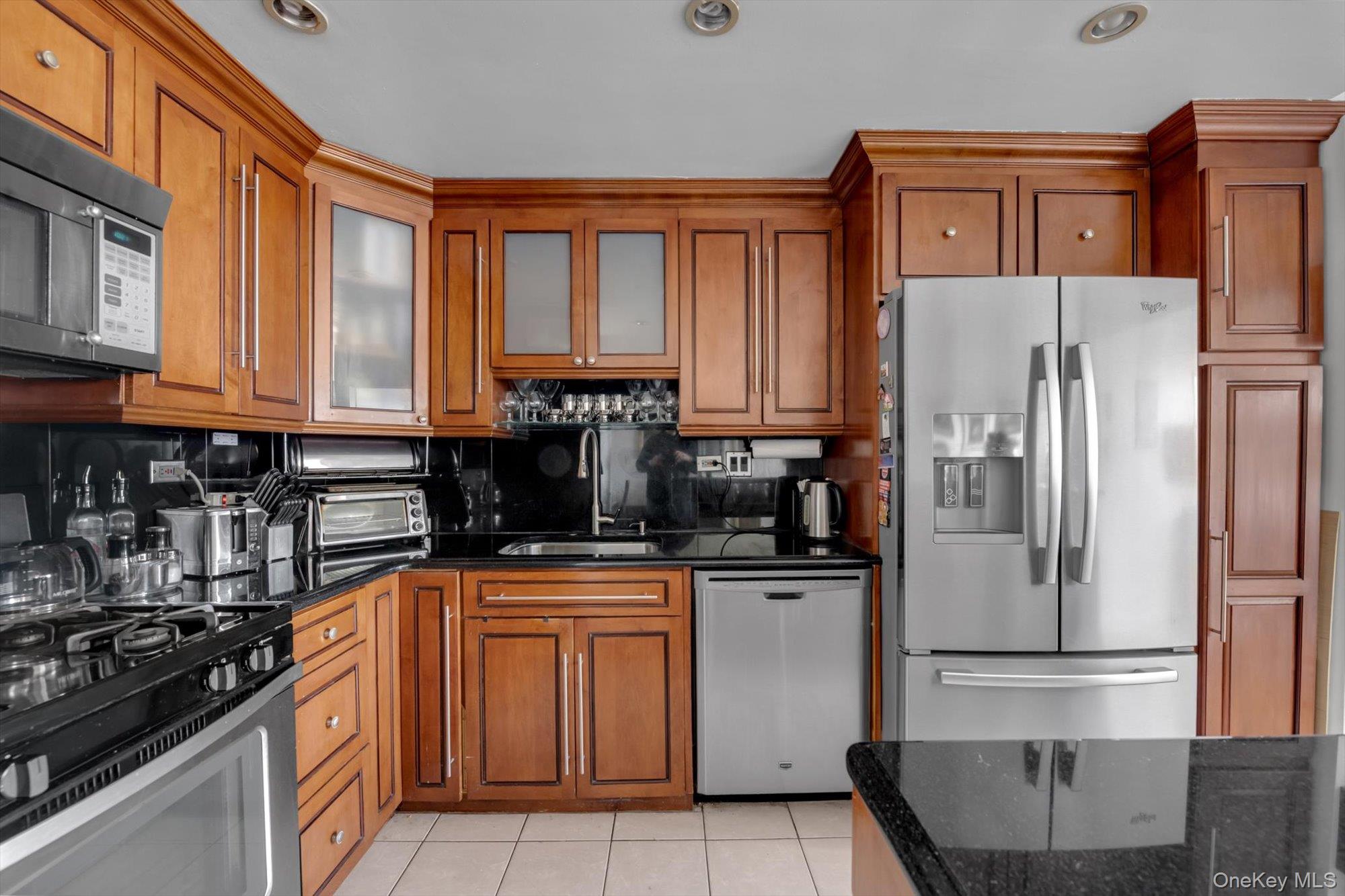 125-10 Queens Boulevard 2009 Property Photo 8