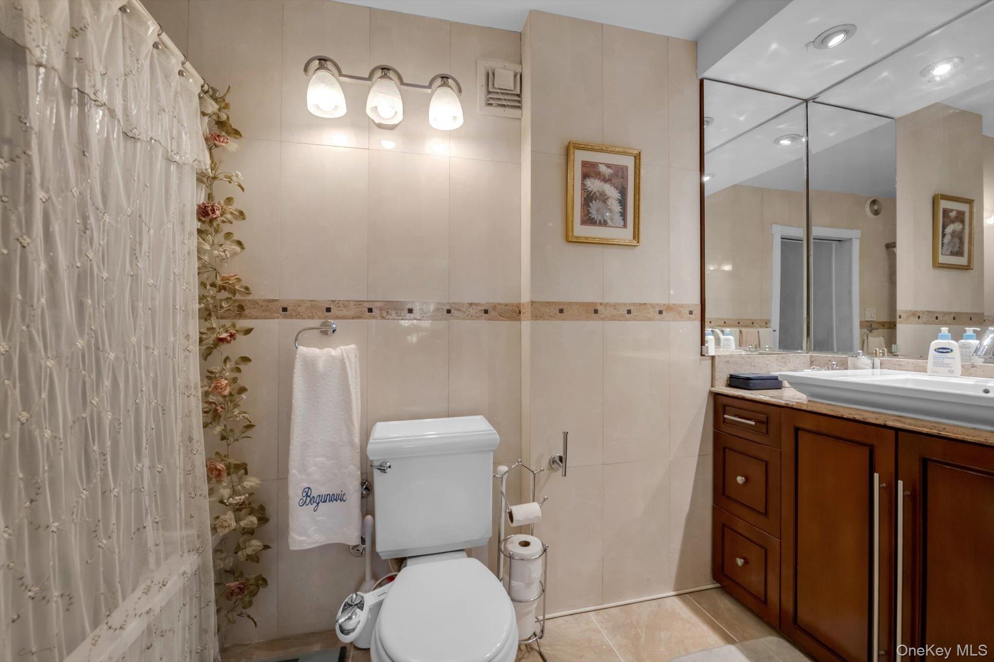 125-10 Queens Boulevard 2009 Property Photo 14