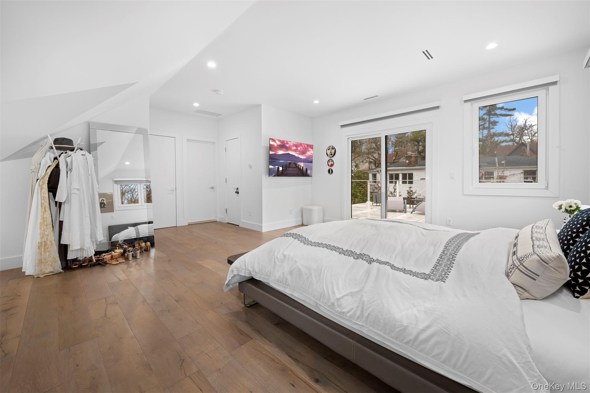 2 Hewlett Place Property Photo 19