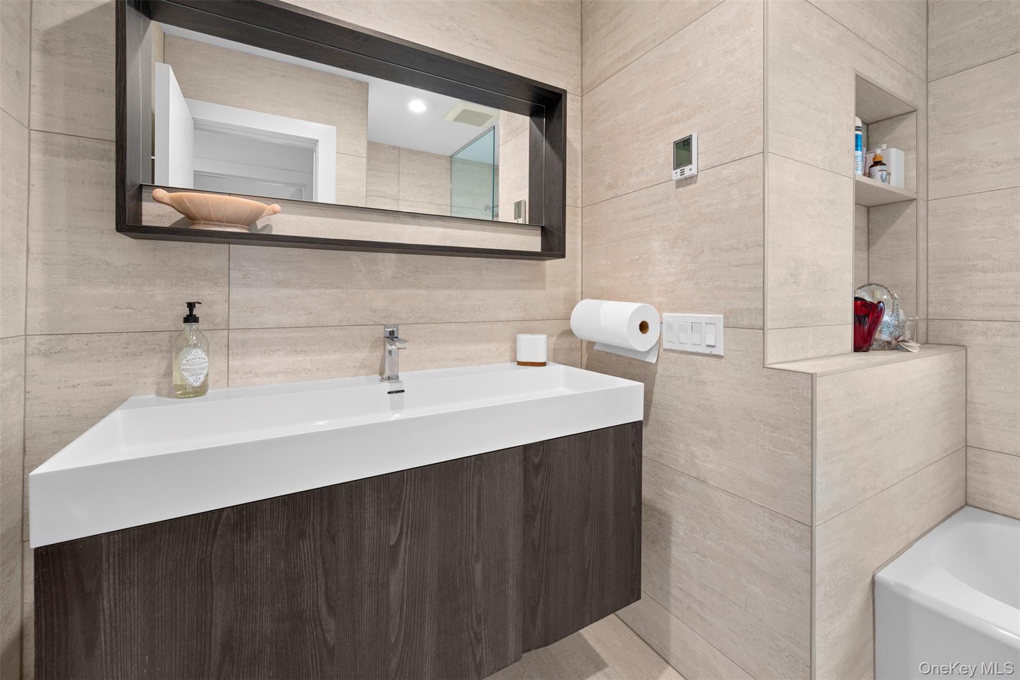 2 Hewlett Place Property Photo 29
