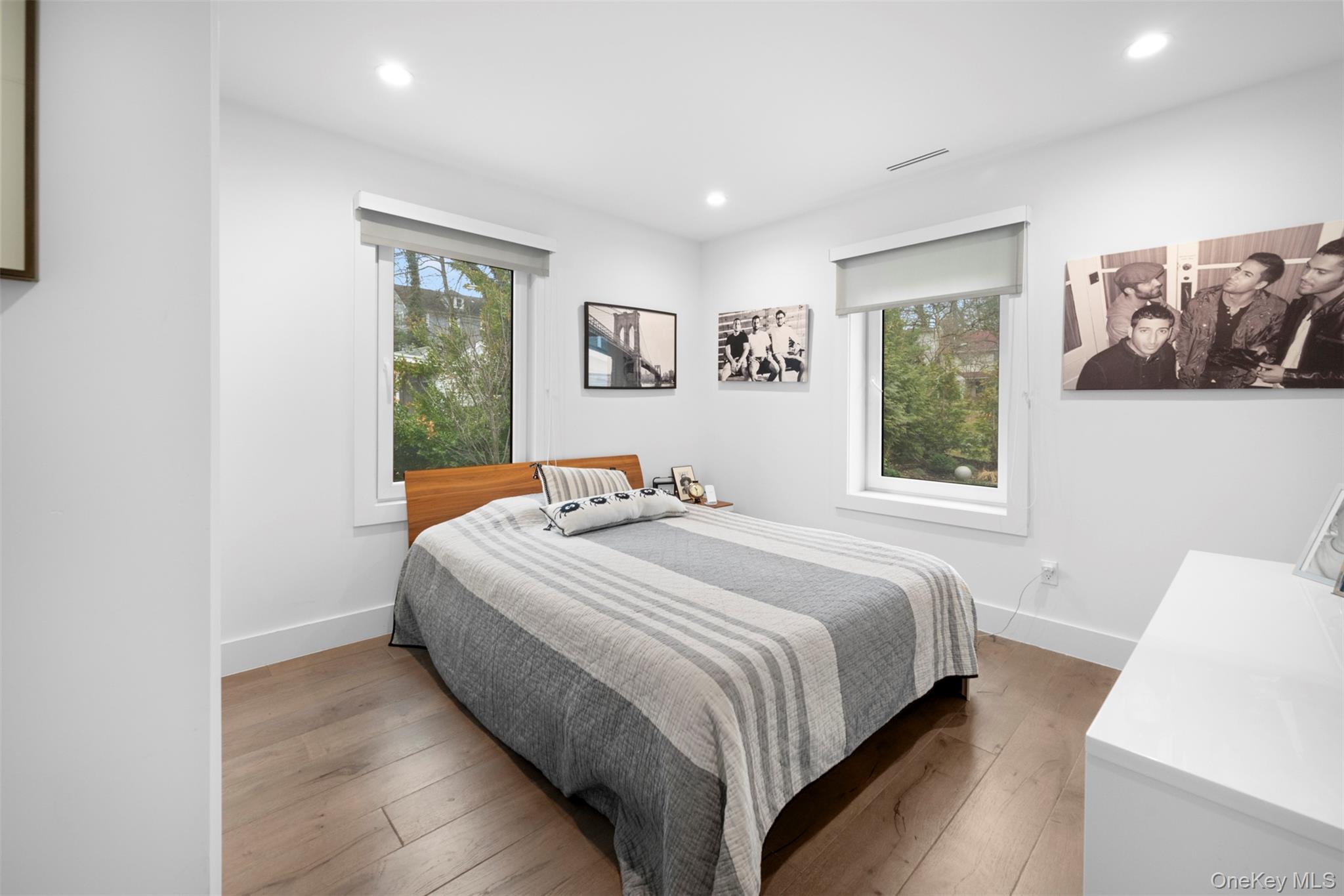 2 Hewlett Place Property Photo 31