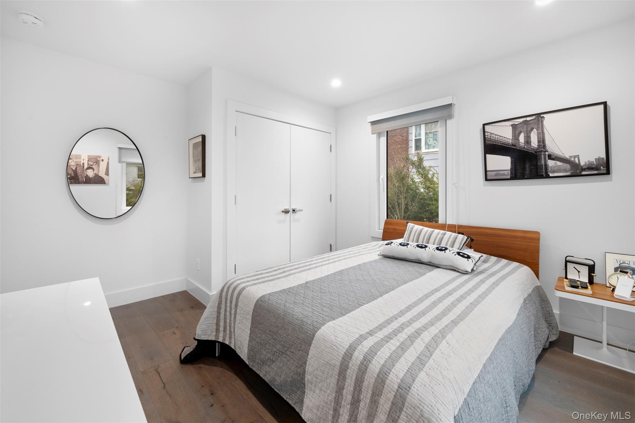 2 Hewlett Place Property Photo 32