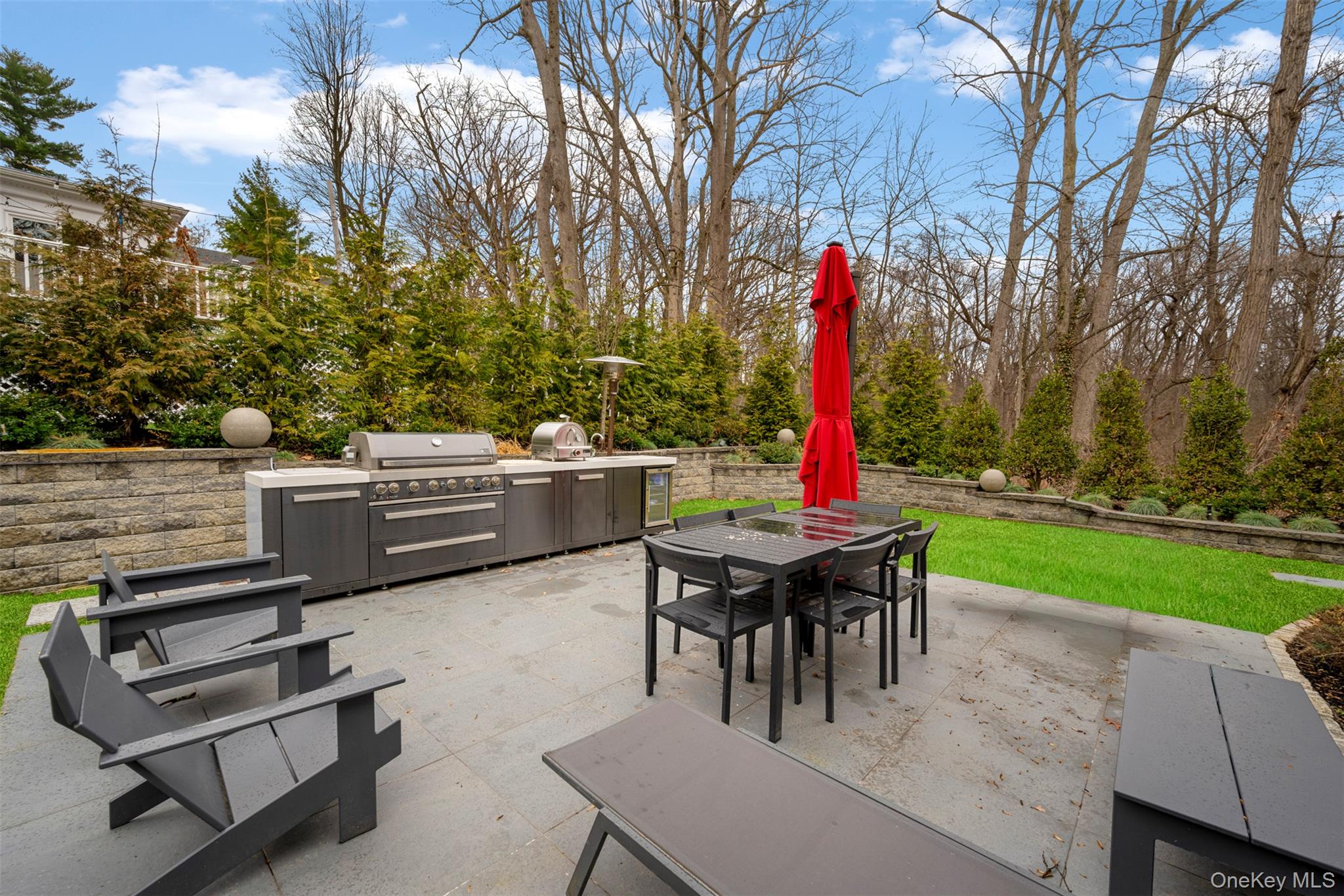 2 Hewlett Place Property Photo 40
