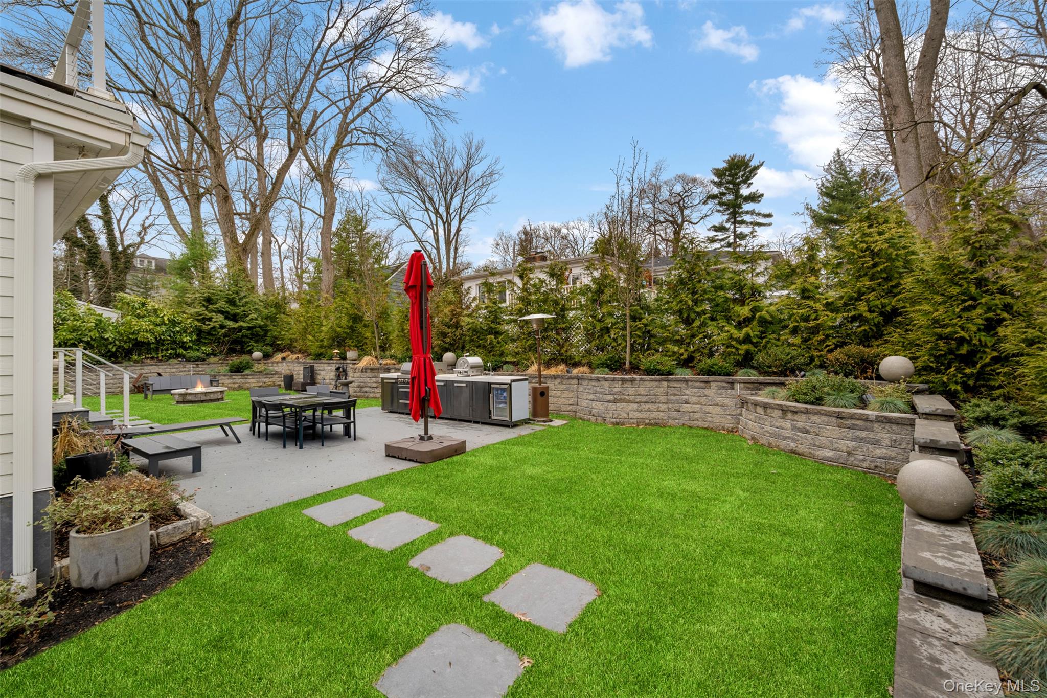 2 Hewlett Place Property Photo 41