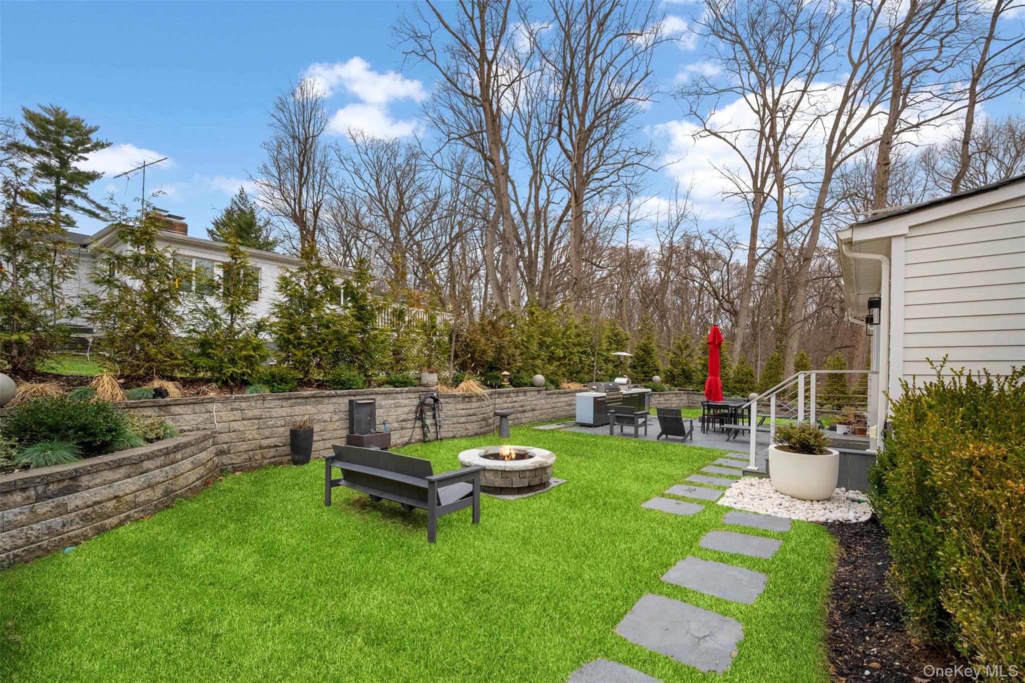 2 Hewlett Place Property Photo 43