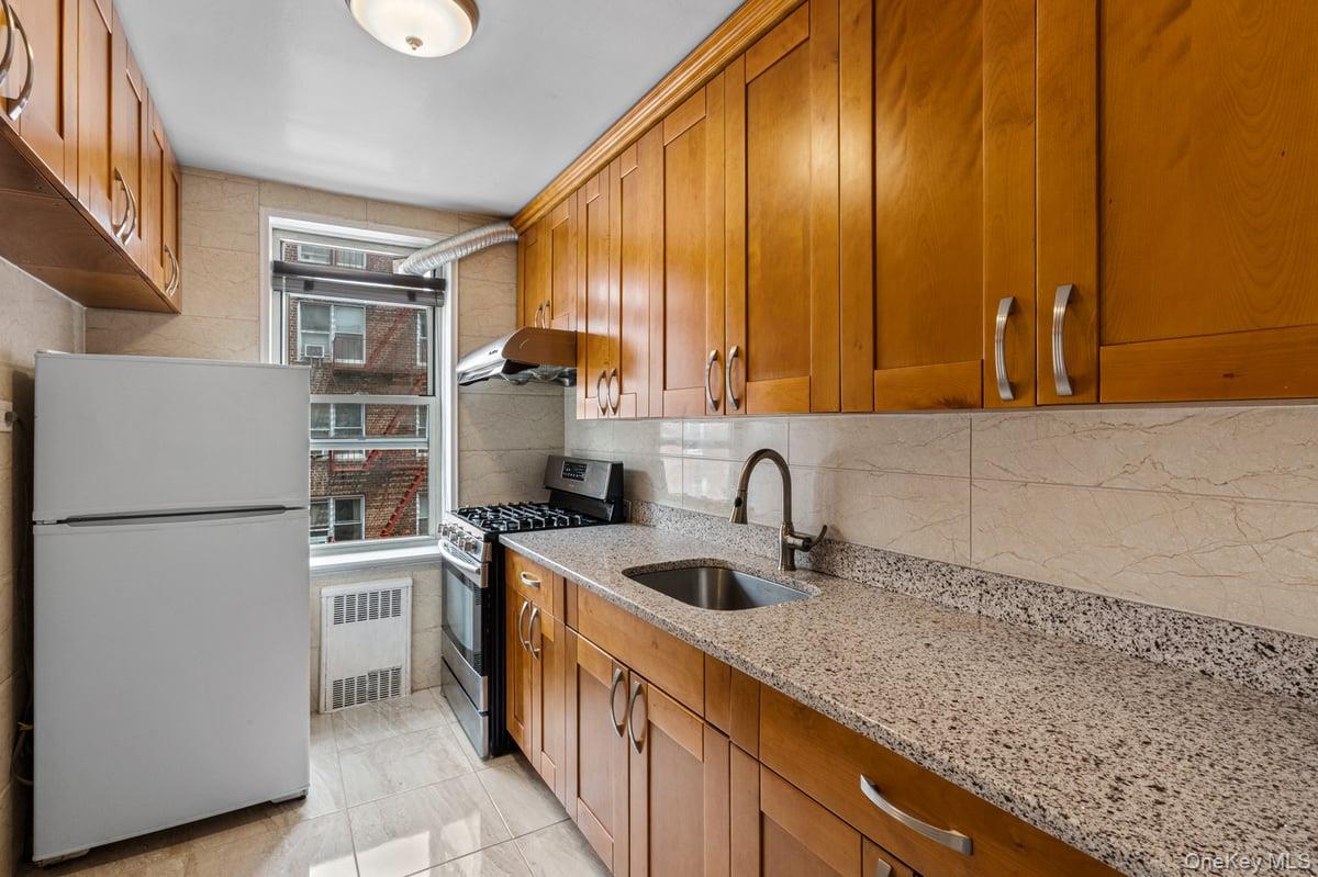 67-25 Dartmouth Street 6d Property Photo 9