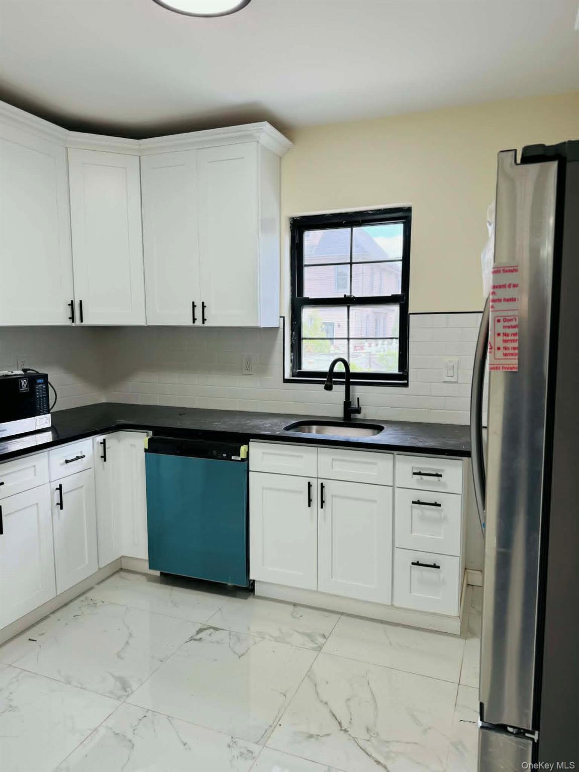 2121 Troy Avenue Property Photo 2