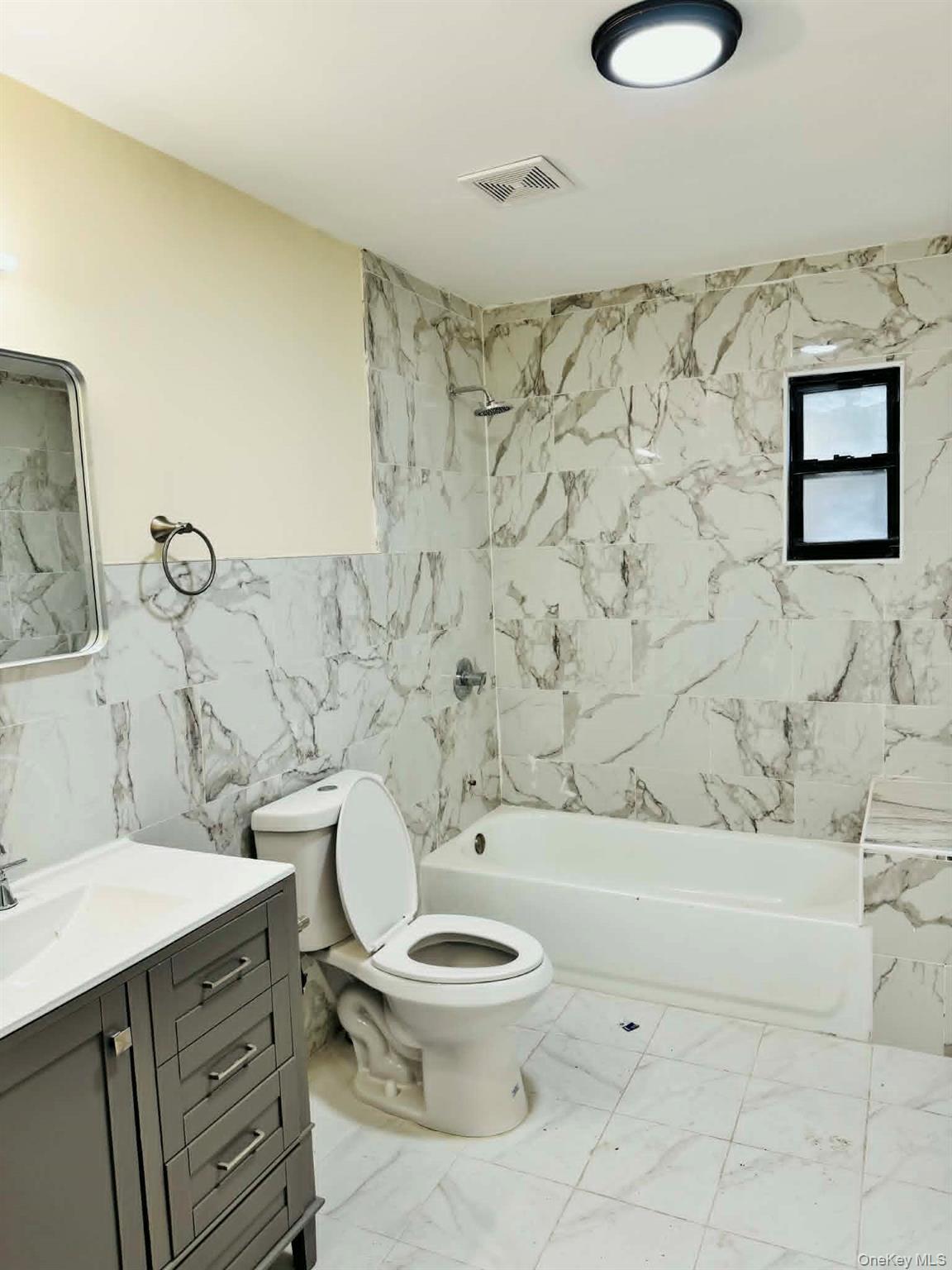 2121 Troy Avenue Property Photo 5
