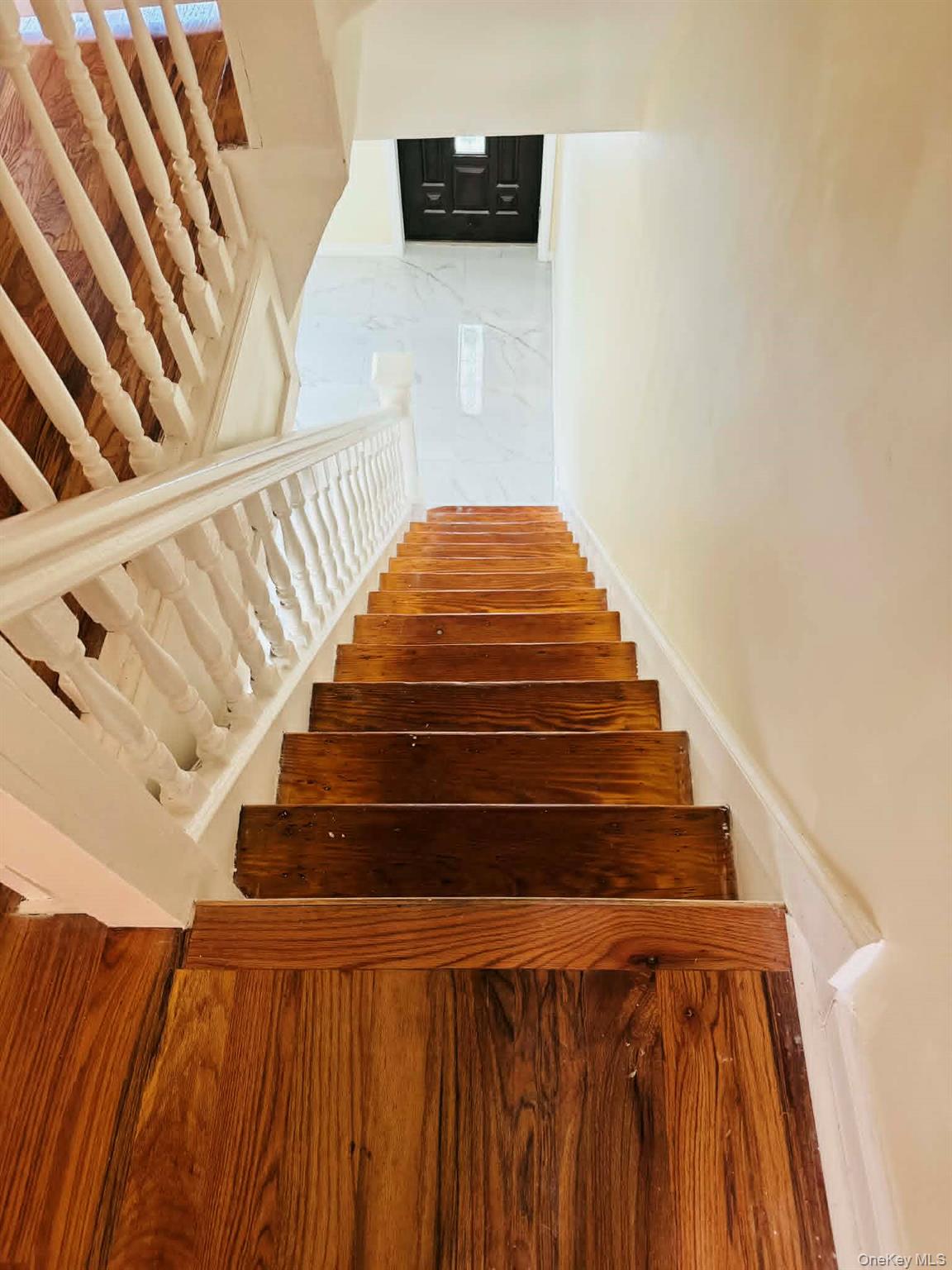 2121 Troy Avenue Property Photo 6
