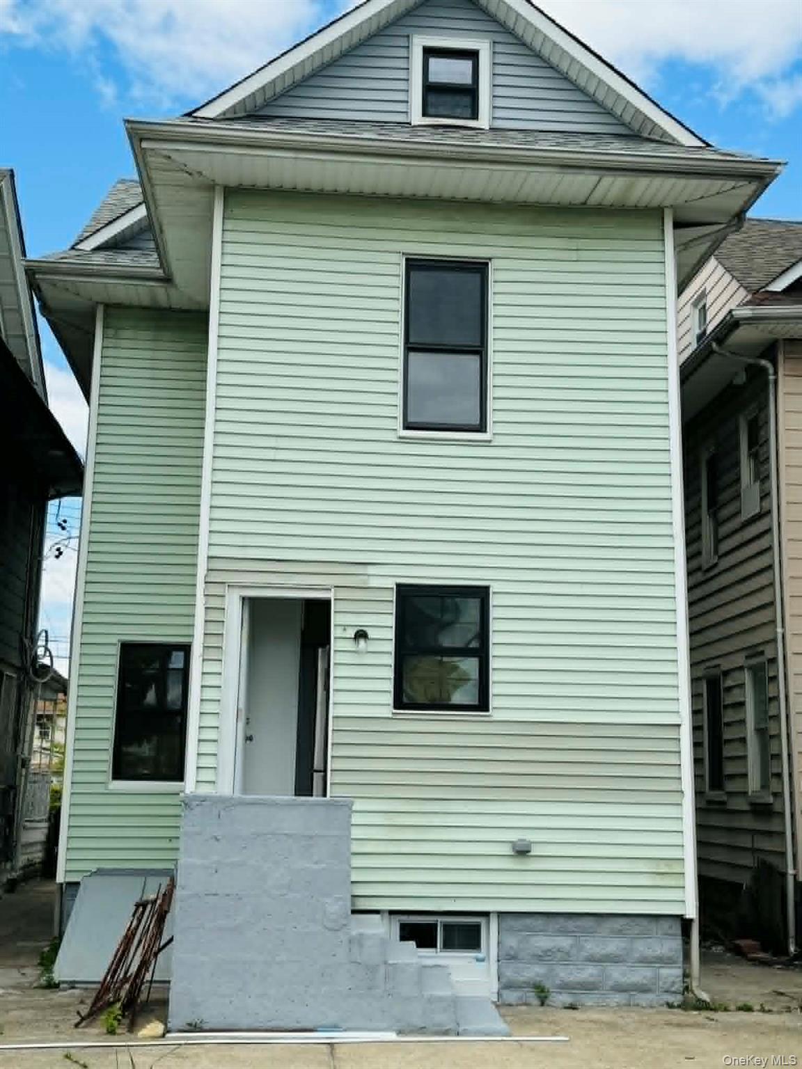2121 Troy Avenue Property Photo 10