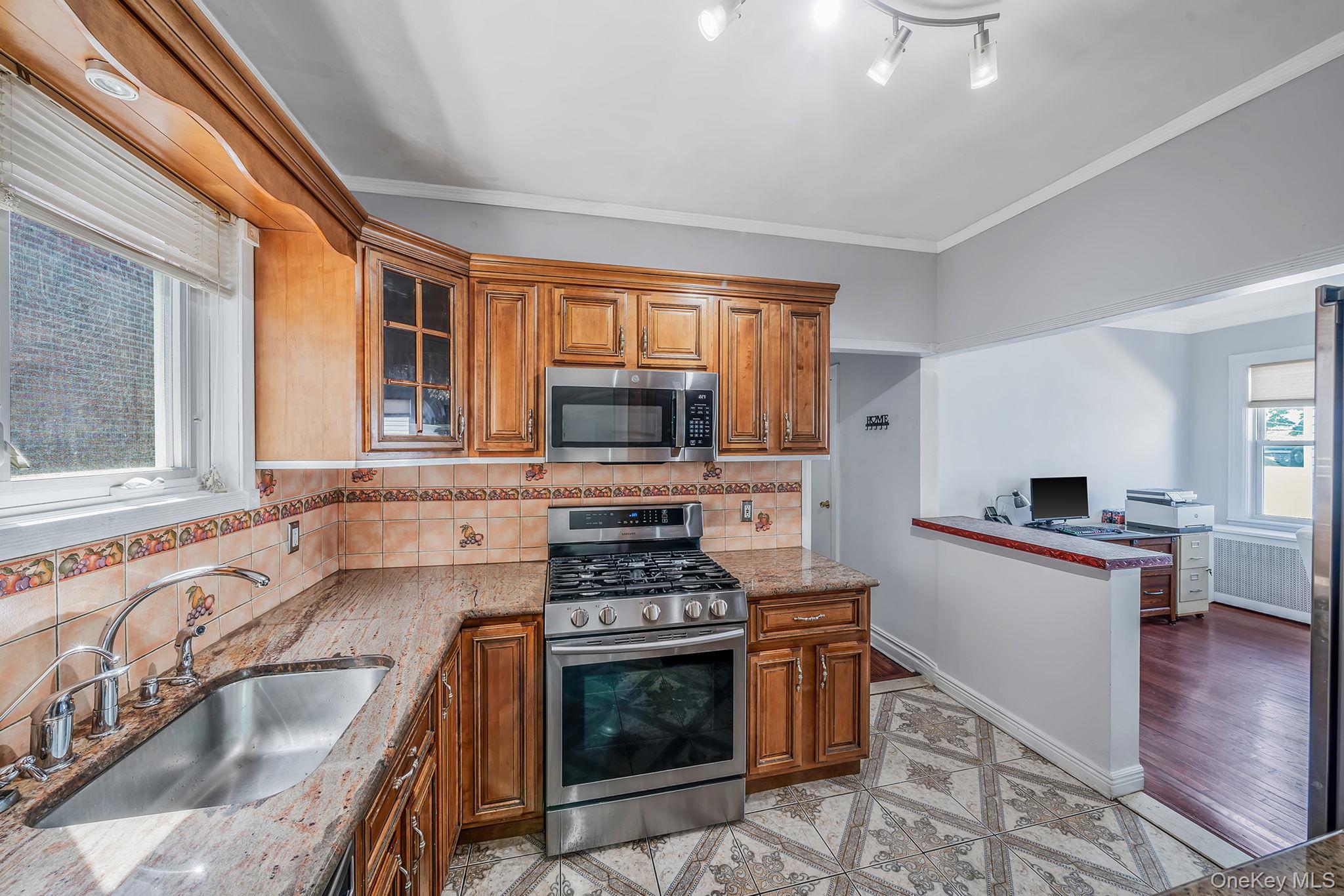 51-78 72nd Place Property Photo 12
