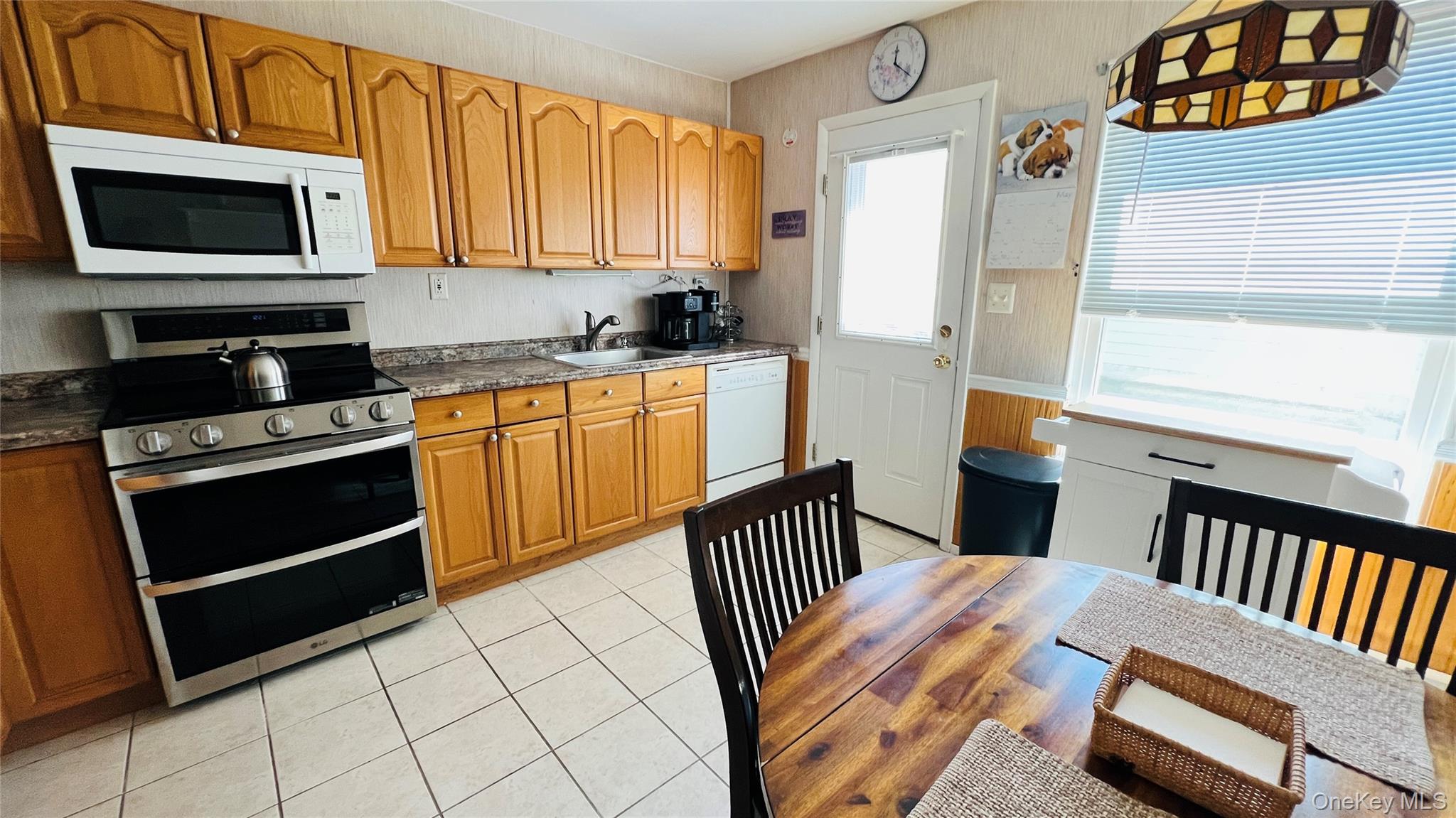 541 Stratford Lane Property Photo 4