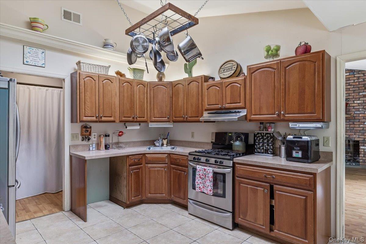 10 Calicotree Lane Property Photo 8