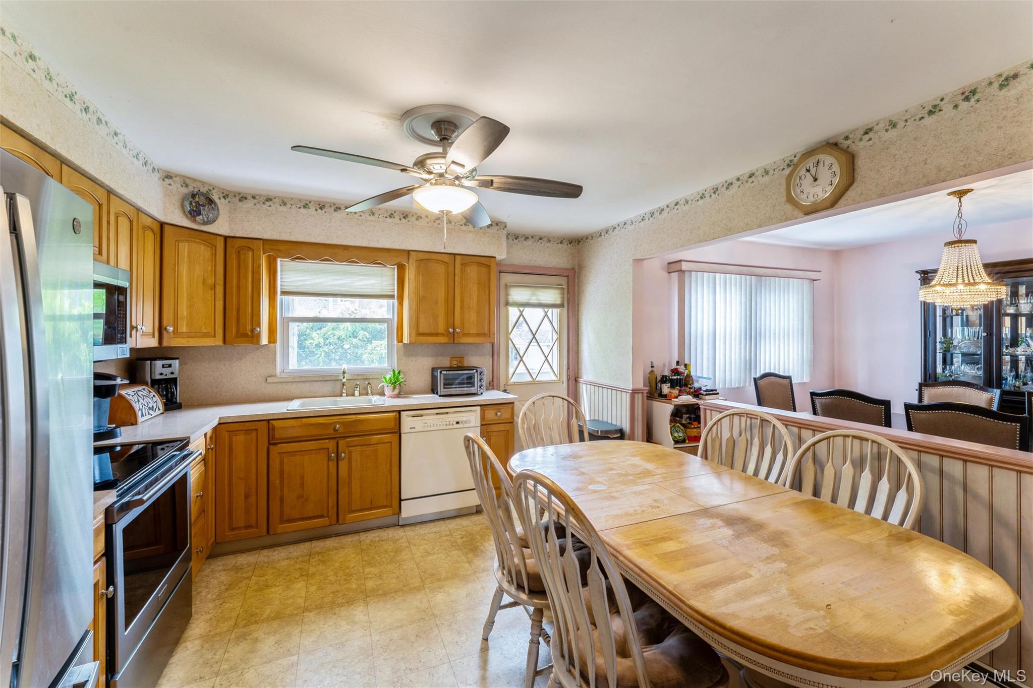 2 2nd Avenue Property Photo 6