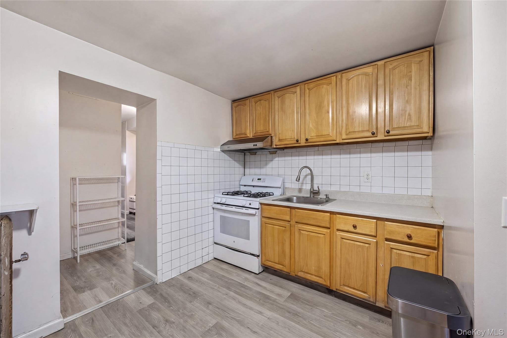 2412 Grand Avenue Property Photo 10