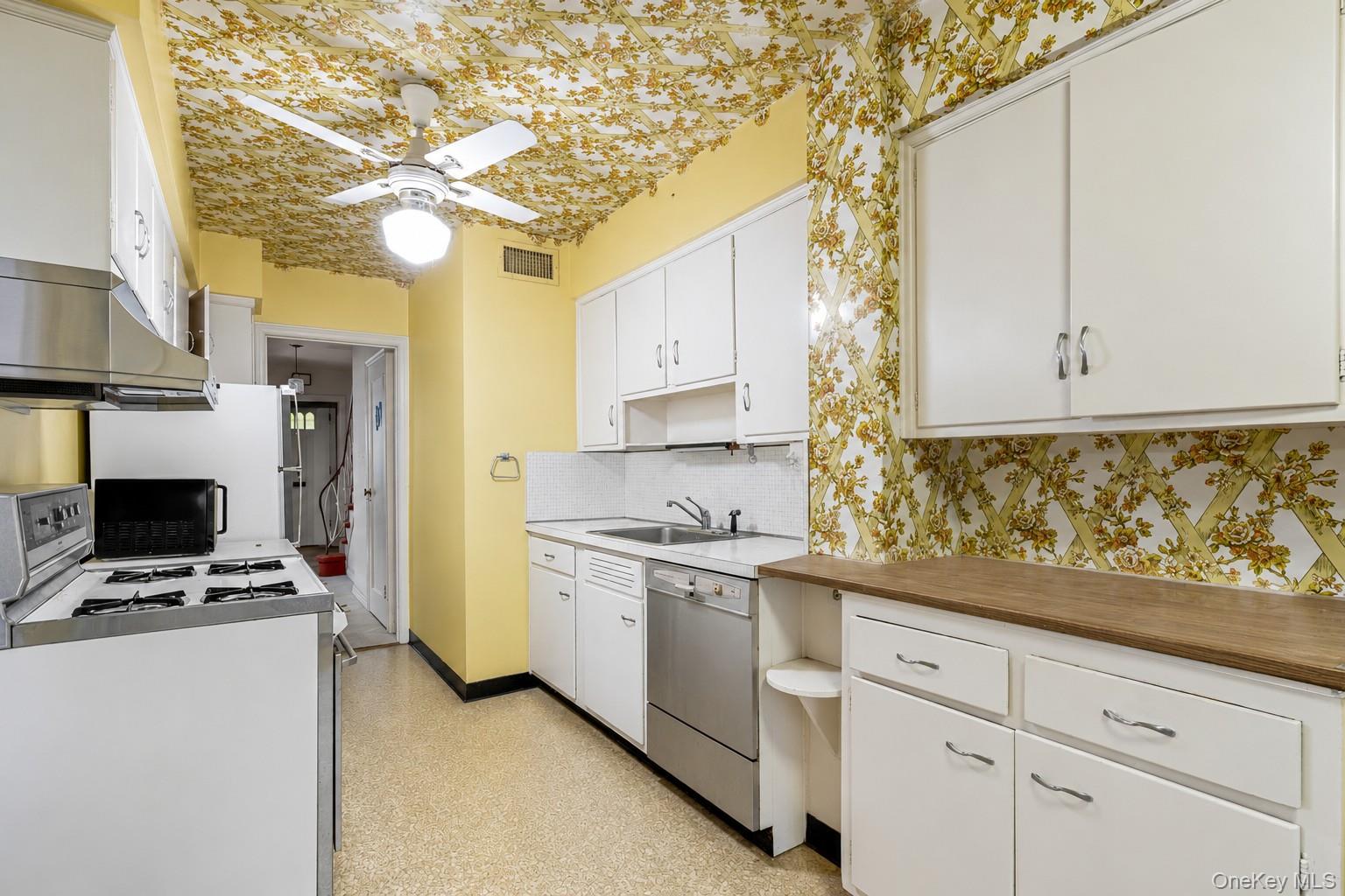 3231 163rd Street Property Photo 8