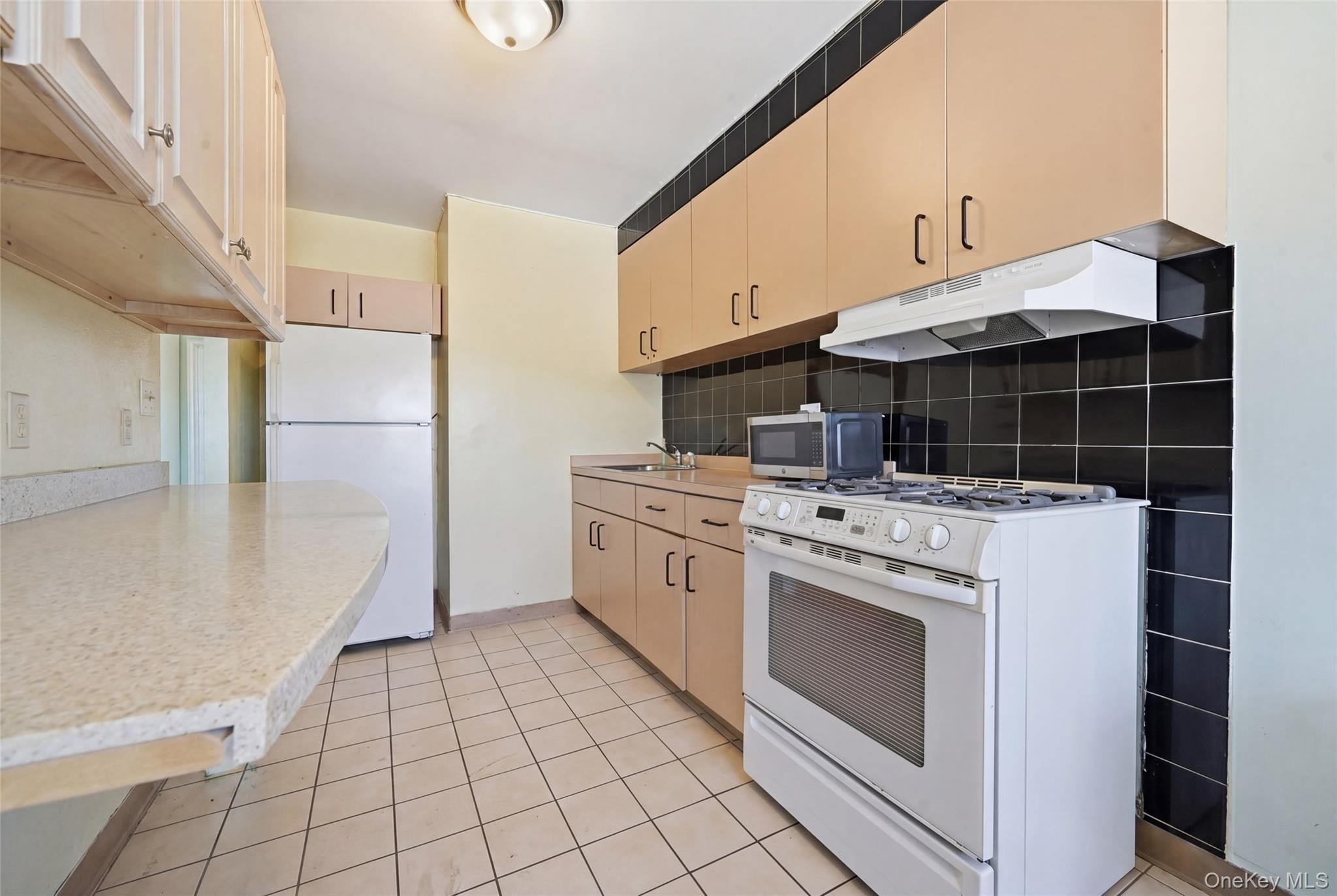 26505 Hillside Avenue Property Photo 9