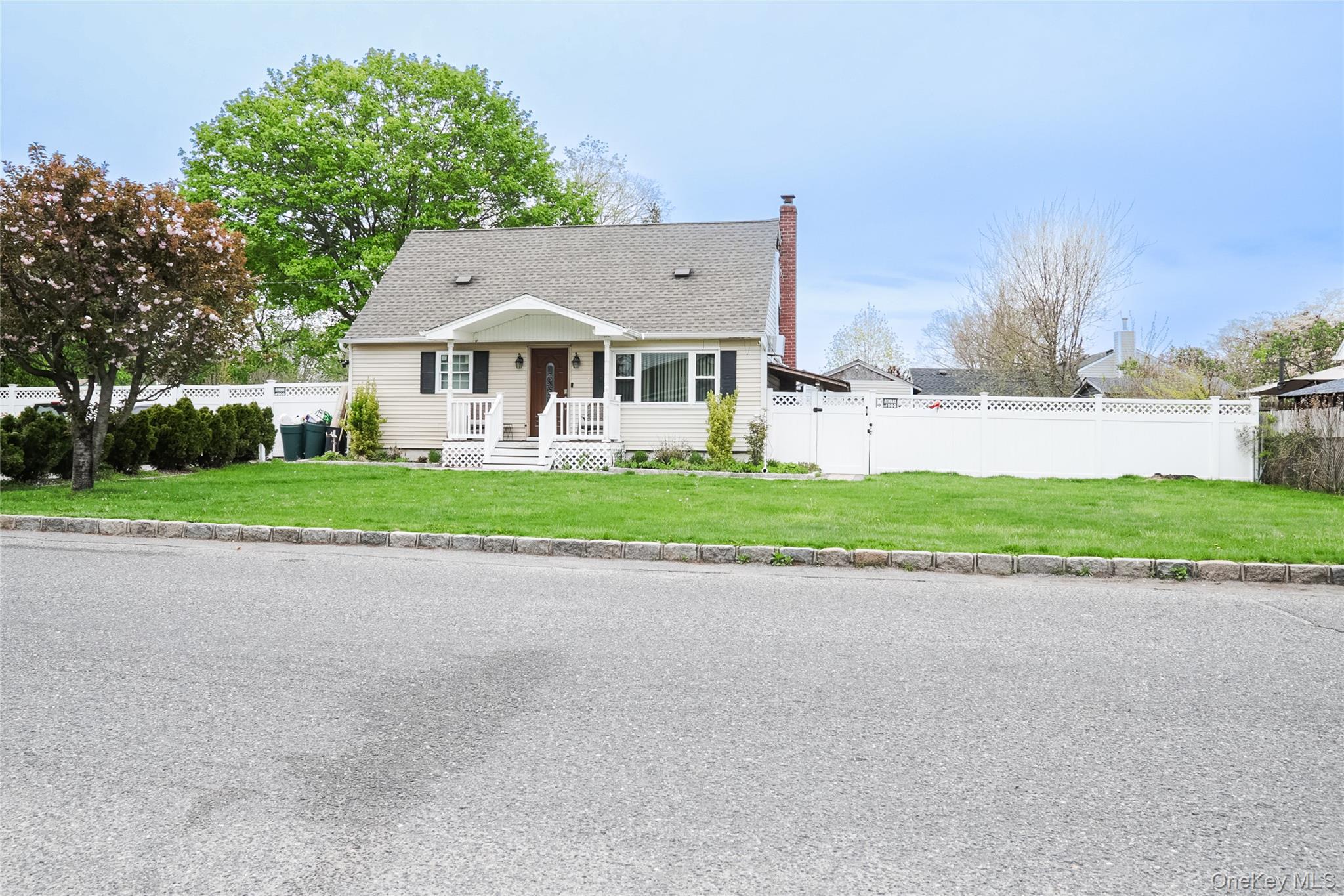 7 Oak Street Property Photo 1