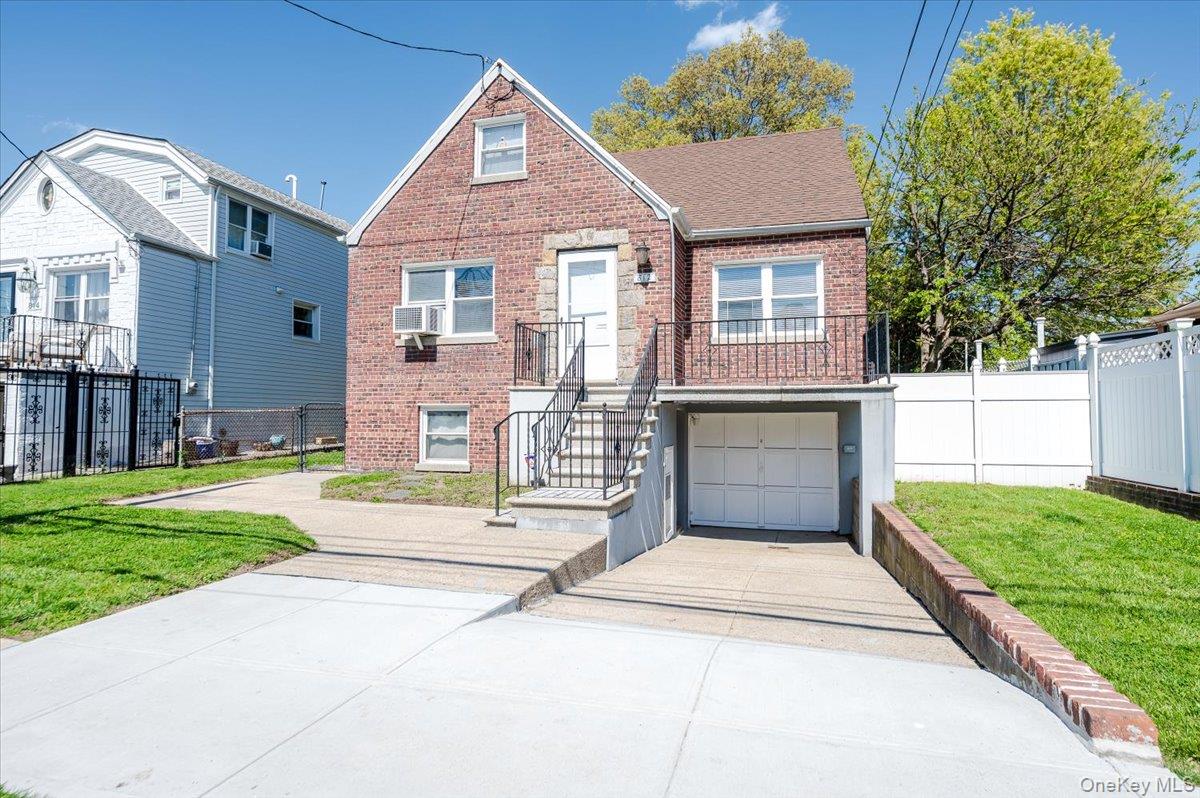 812 Swinton Avenue Property Photo 1