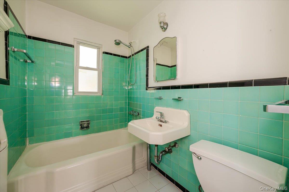 812 Swinton Avenue Property Photo 28