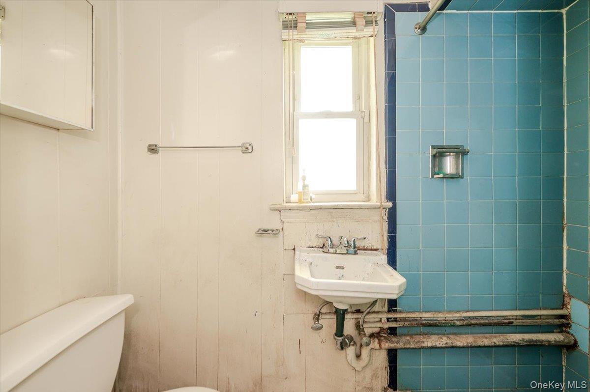 812 Swinton Avenue Property Photo 34
