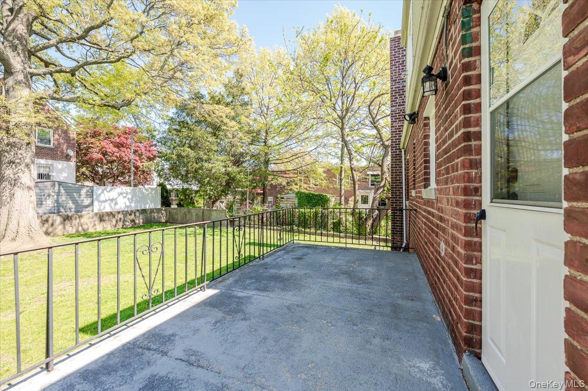 812 Swinton Avenue Property Photo 37