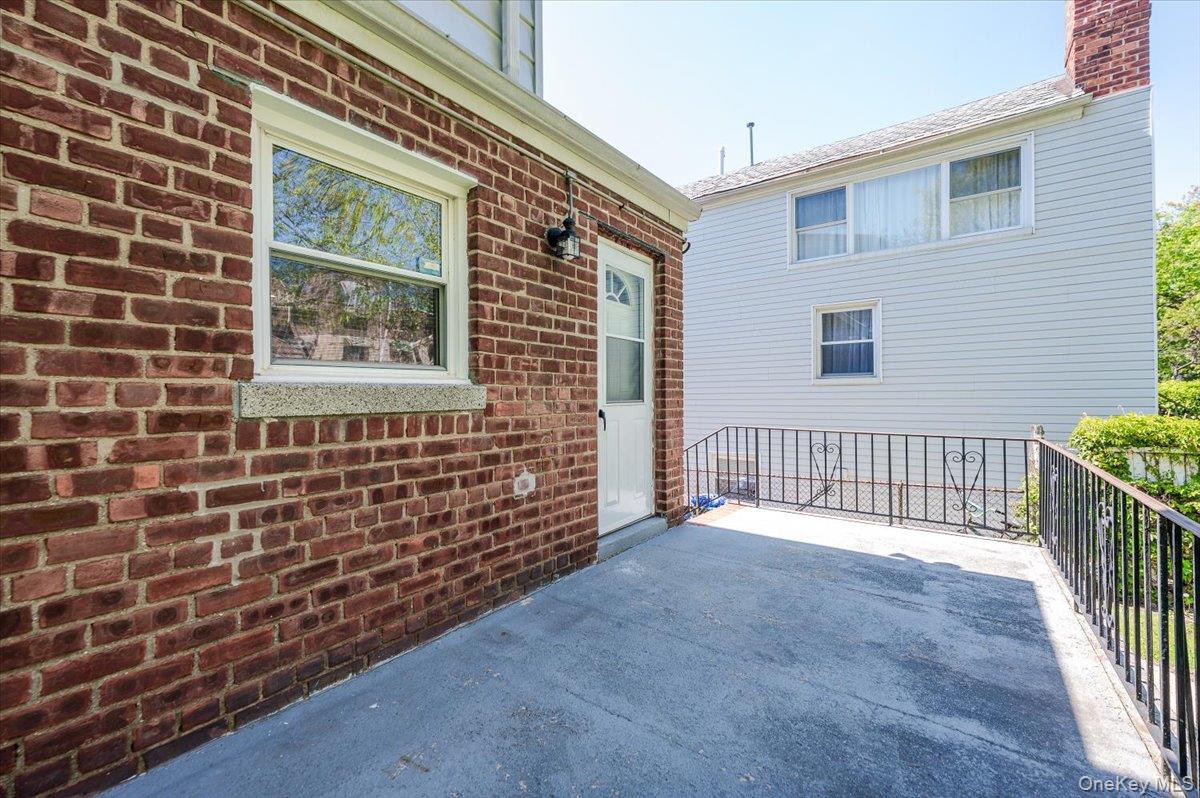 812 Swinton Avenue Property Photo 38