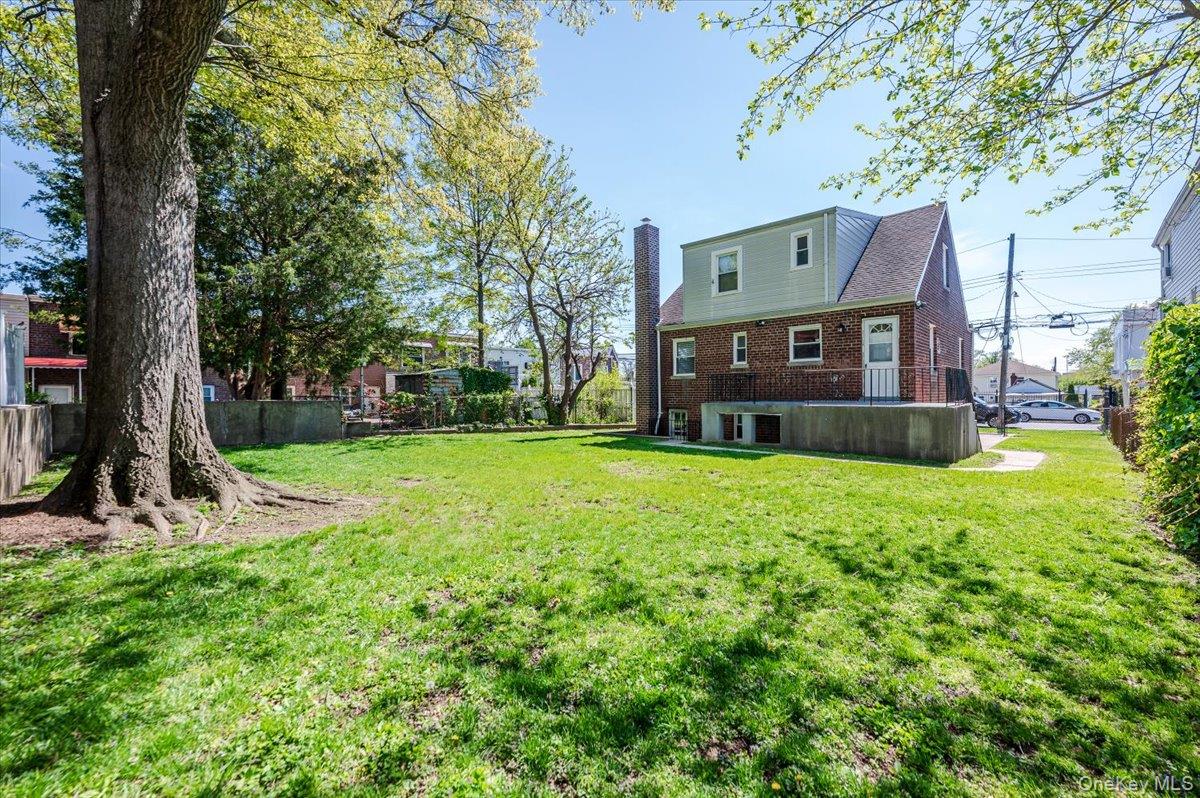 812 Swinton Avenue Property Photo 40