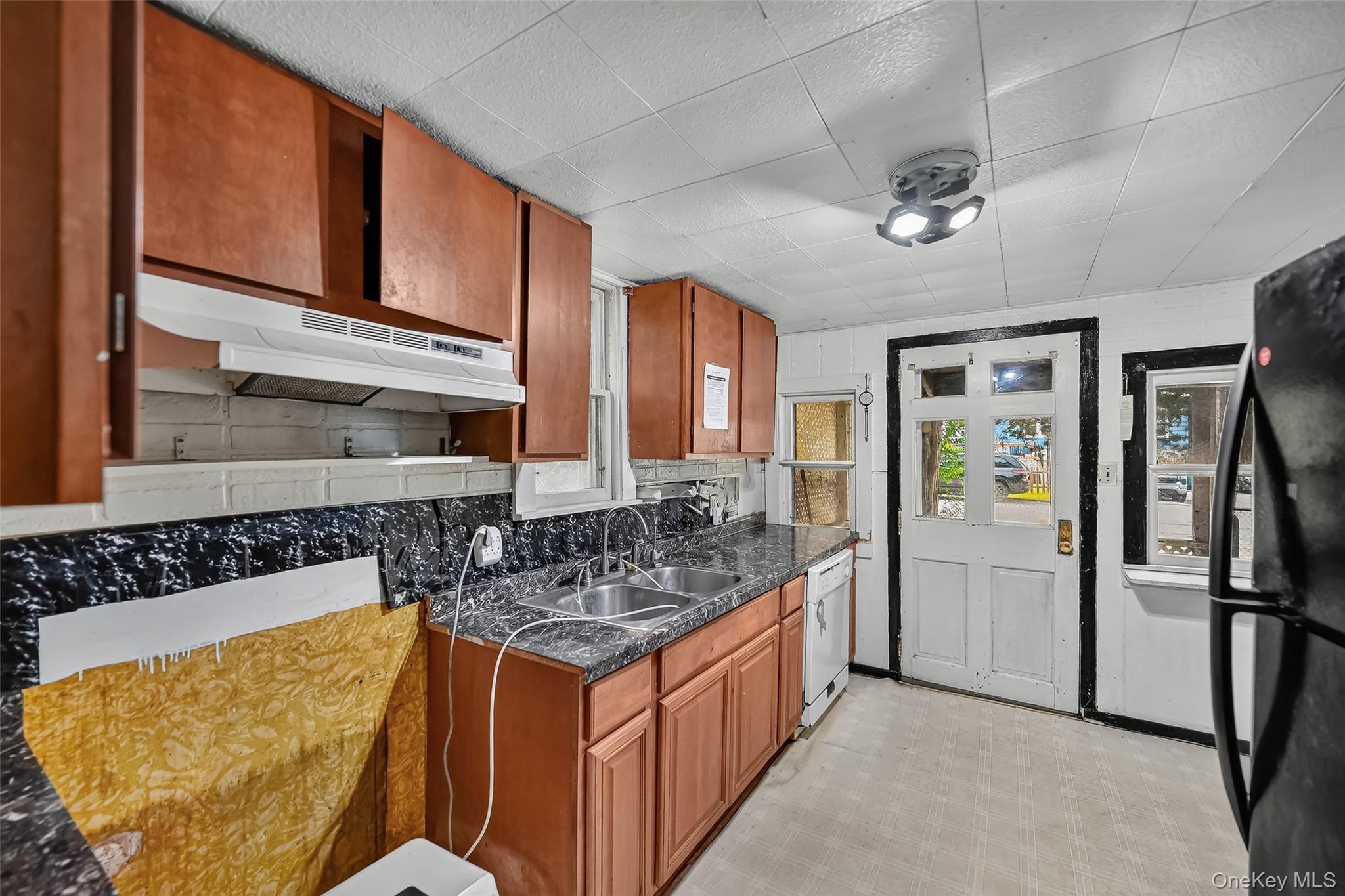 4 Benview Road Property Photo 6