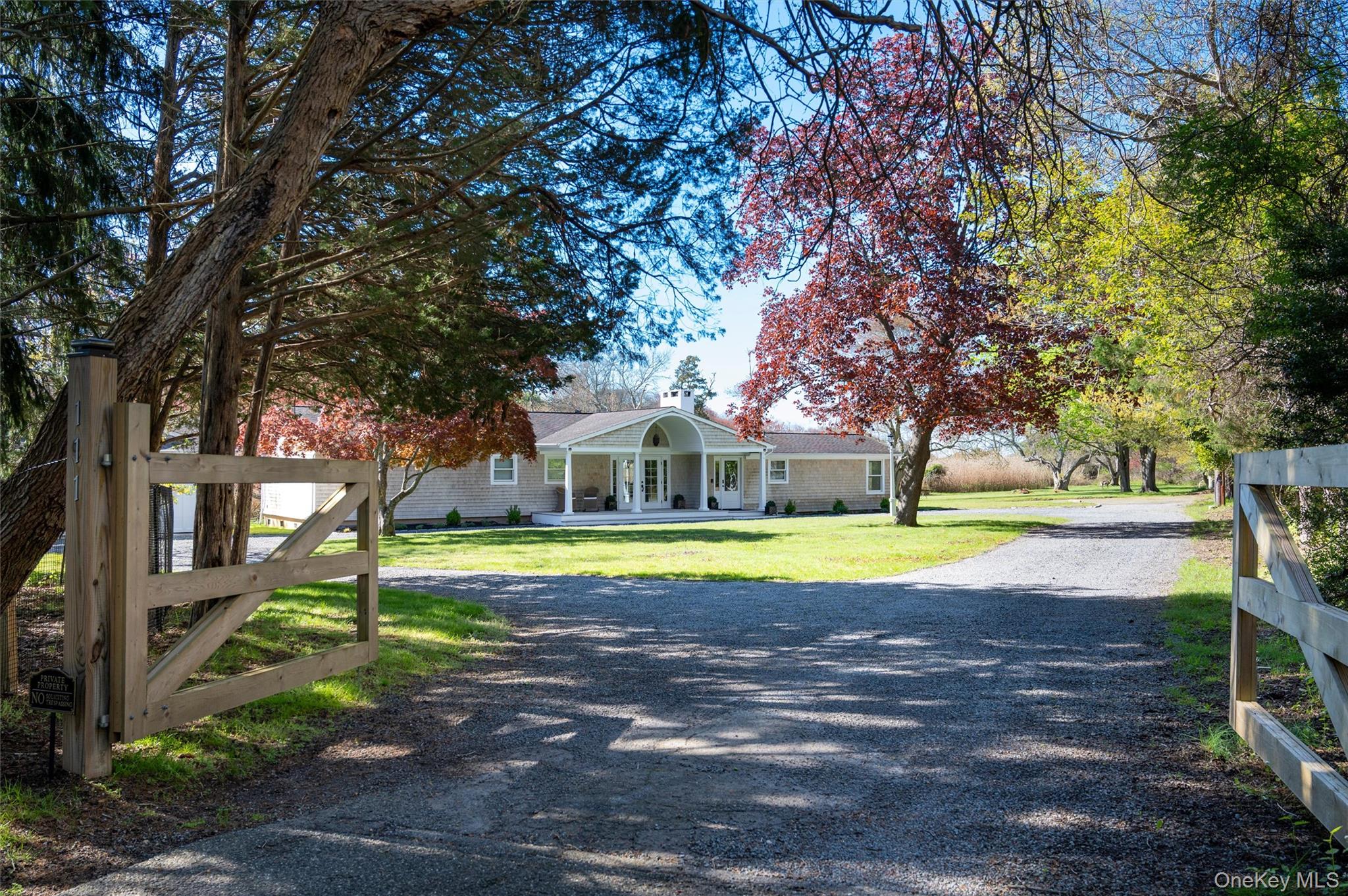 111 S Country Road Property Photo 1