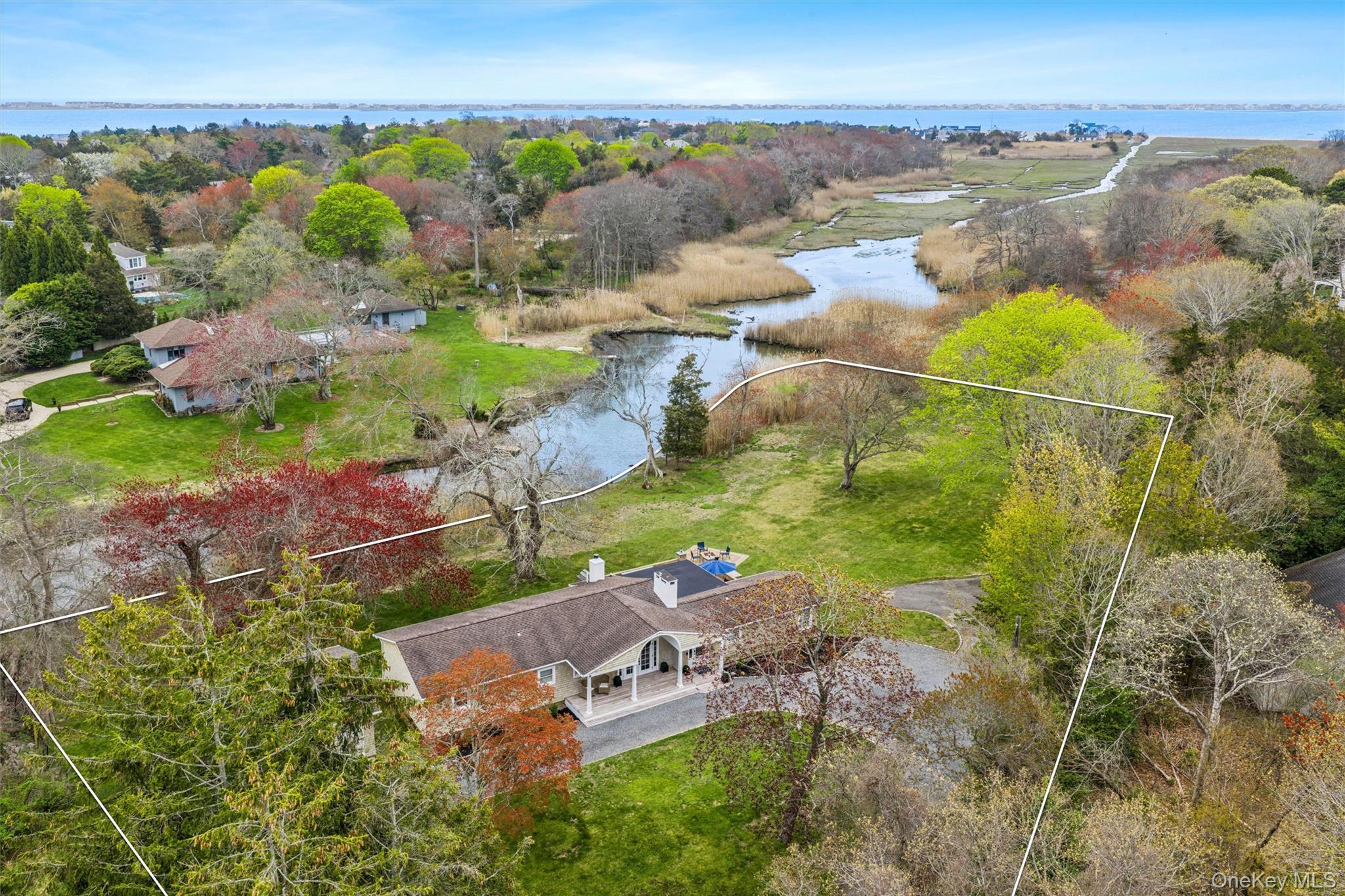 111 S Country Road Property Photo 1