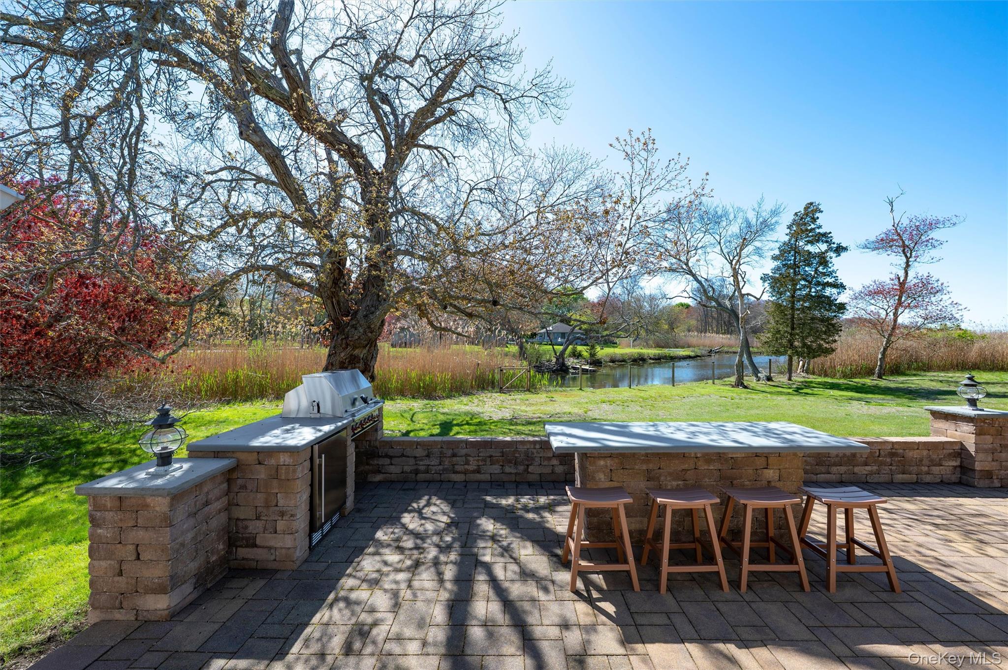 111 S Country Road Property Photo 3