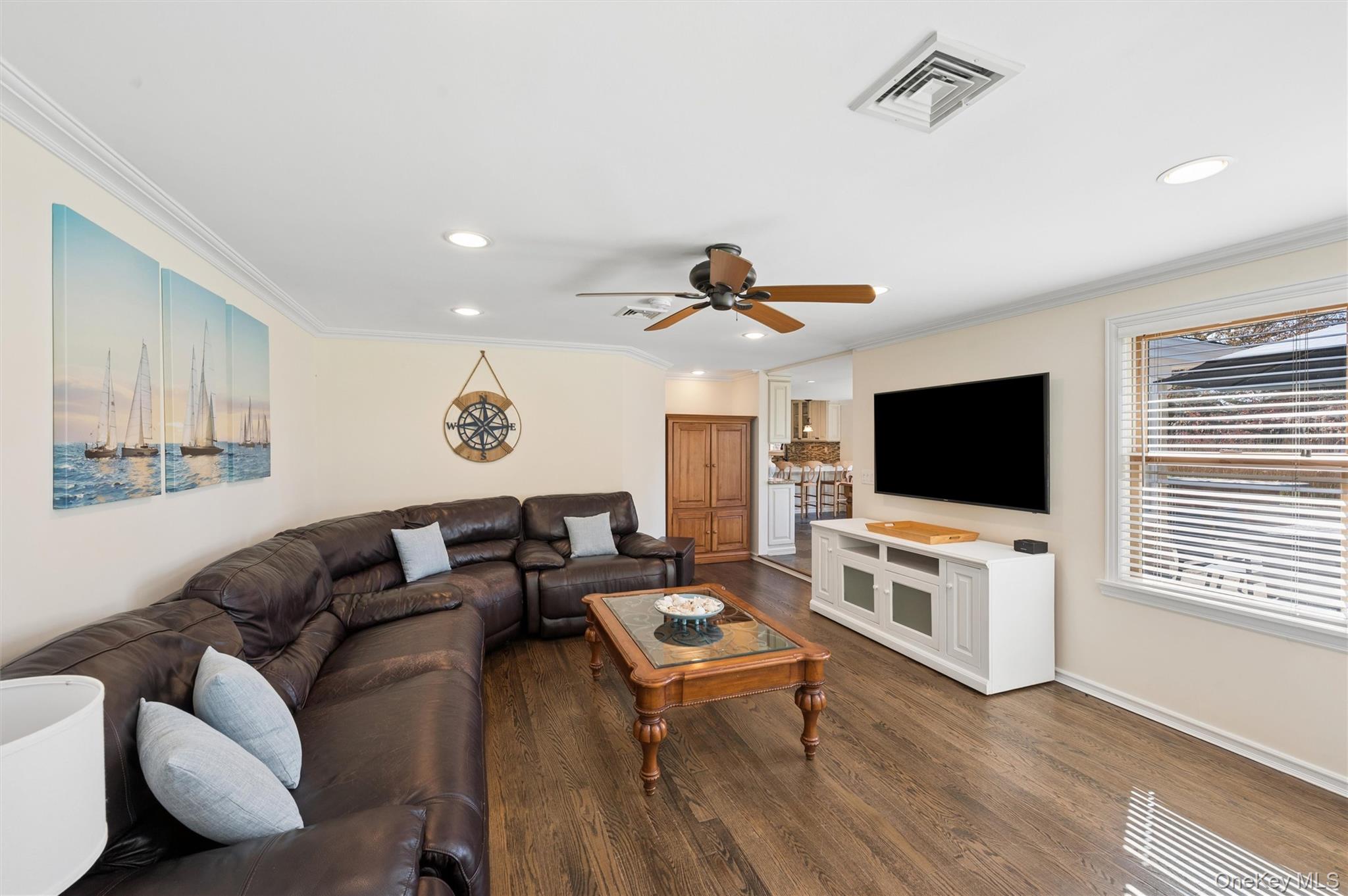 111 S Country Road Property Photo 15