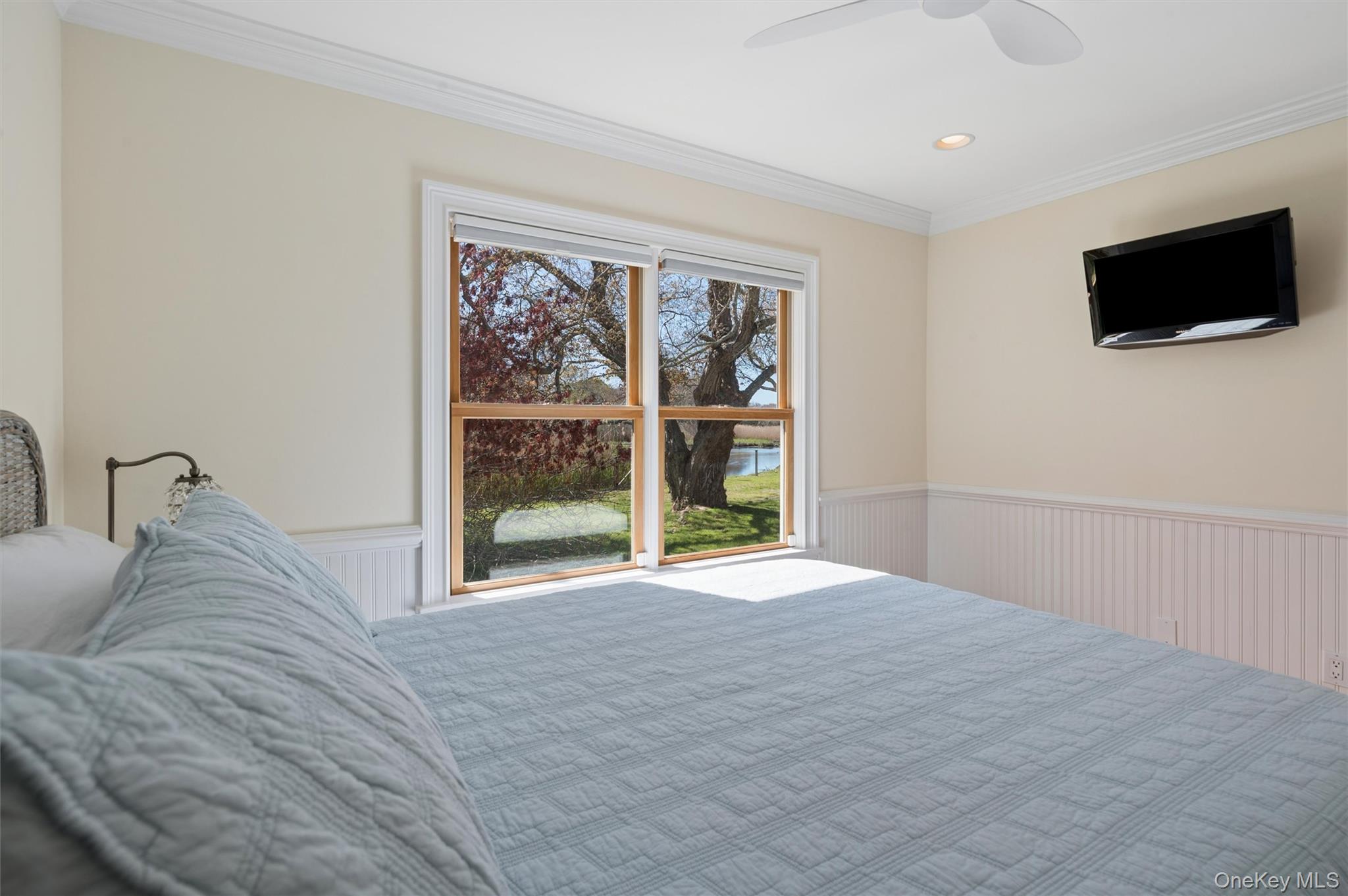111 S Country Road Property Photo 20