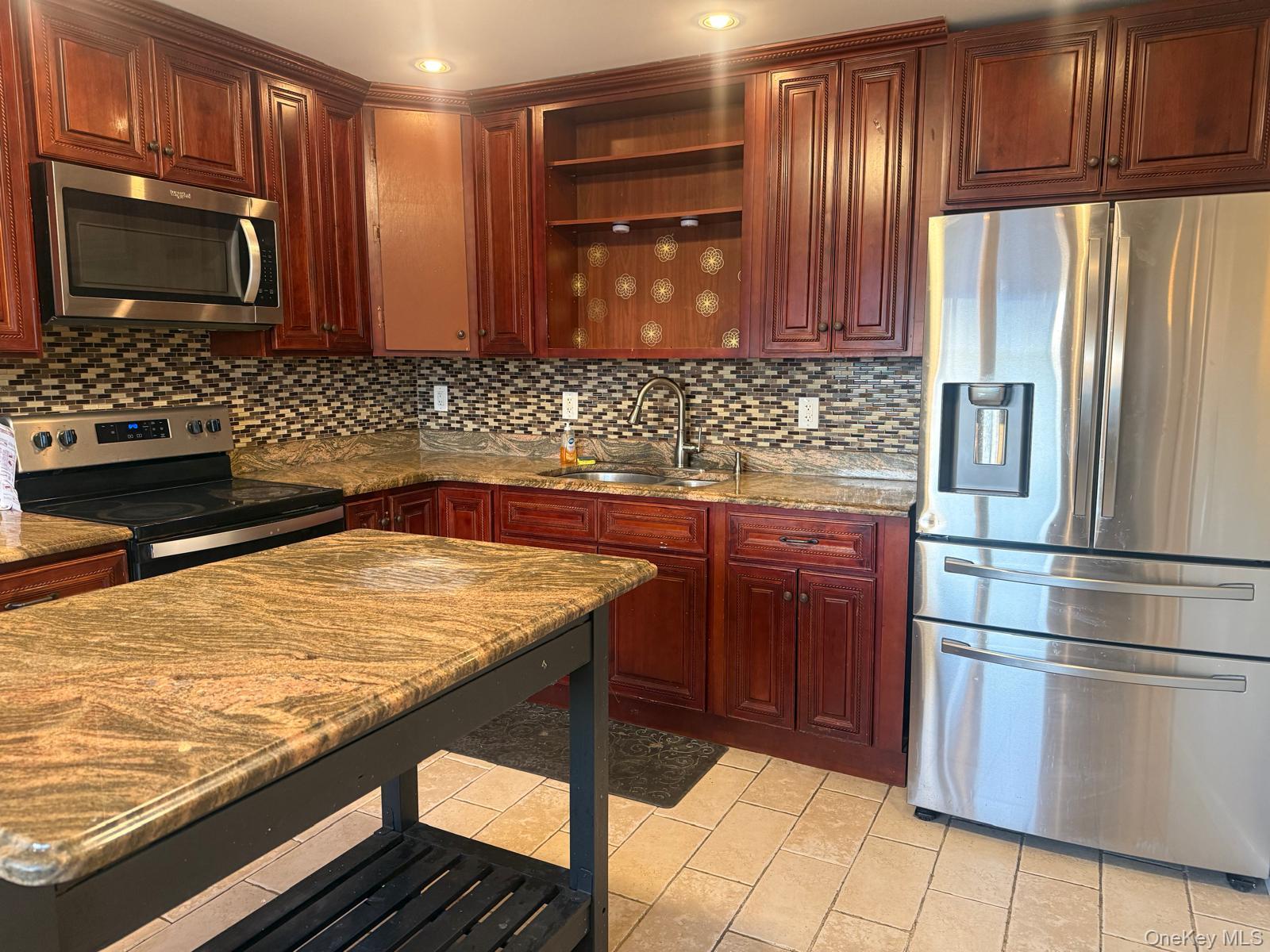 675 S Long Beach Avenue Property Photo 7
