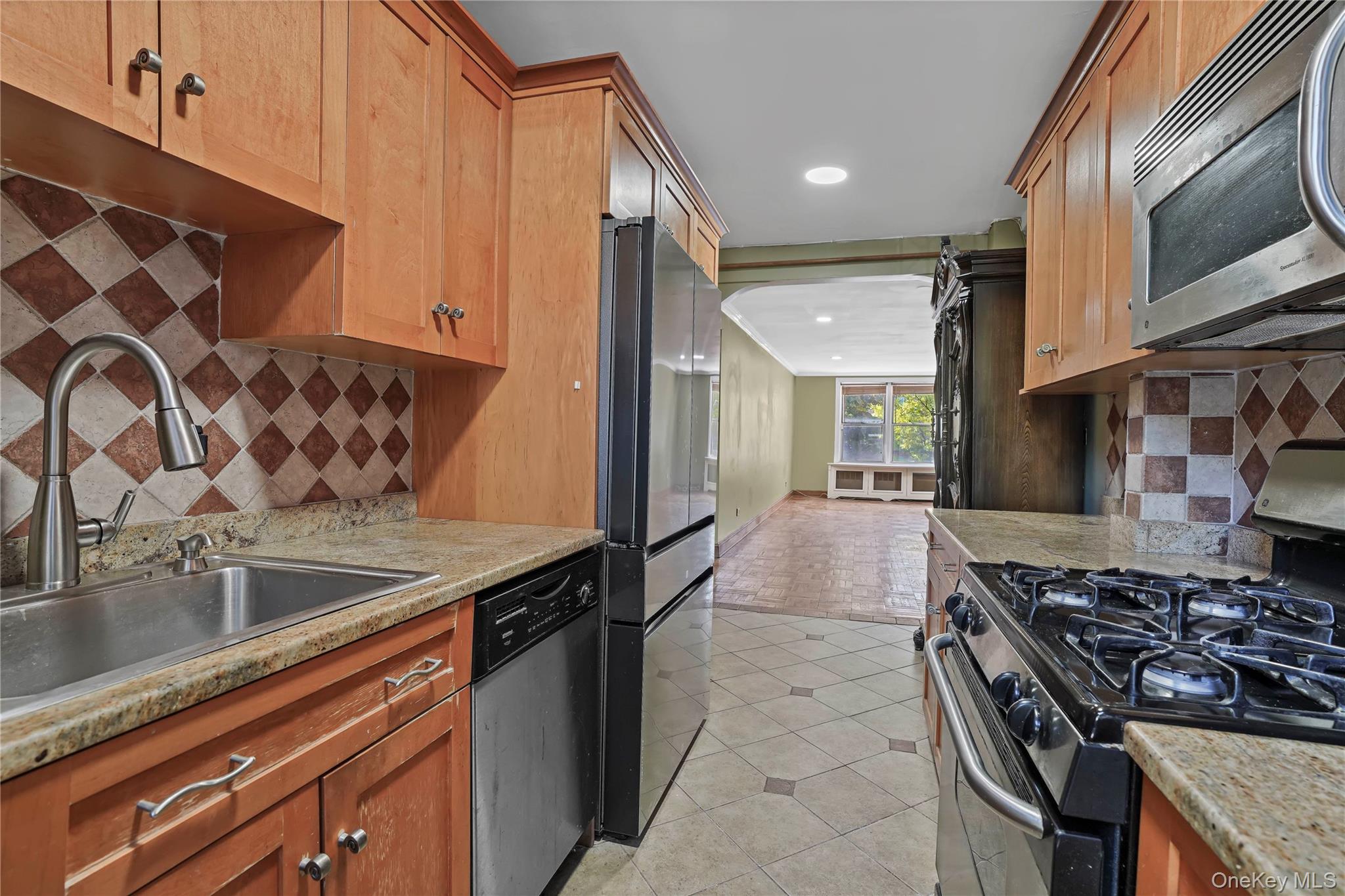 63-11 Queens Boulevard B11 Property Photo 4