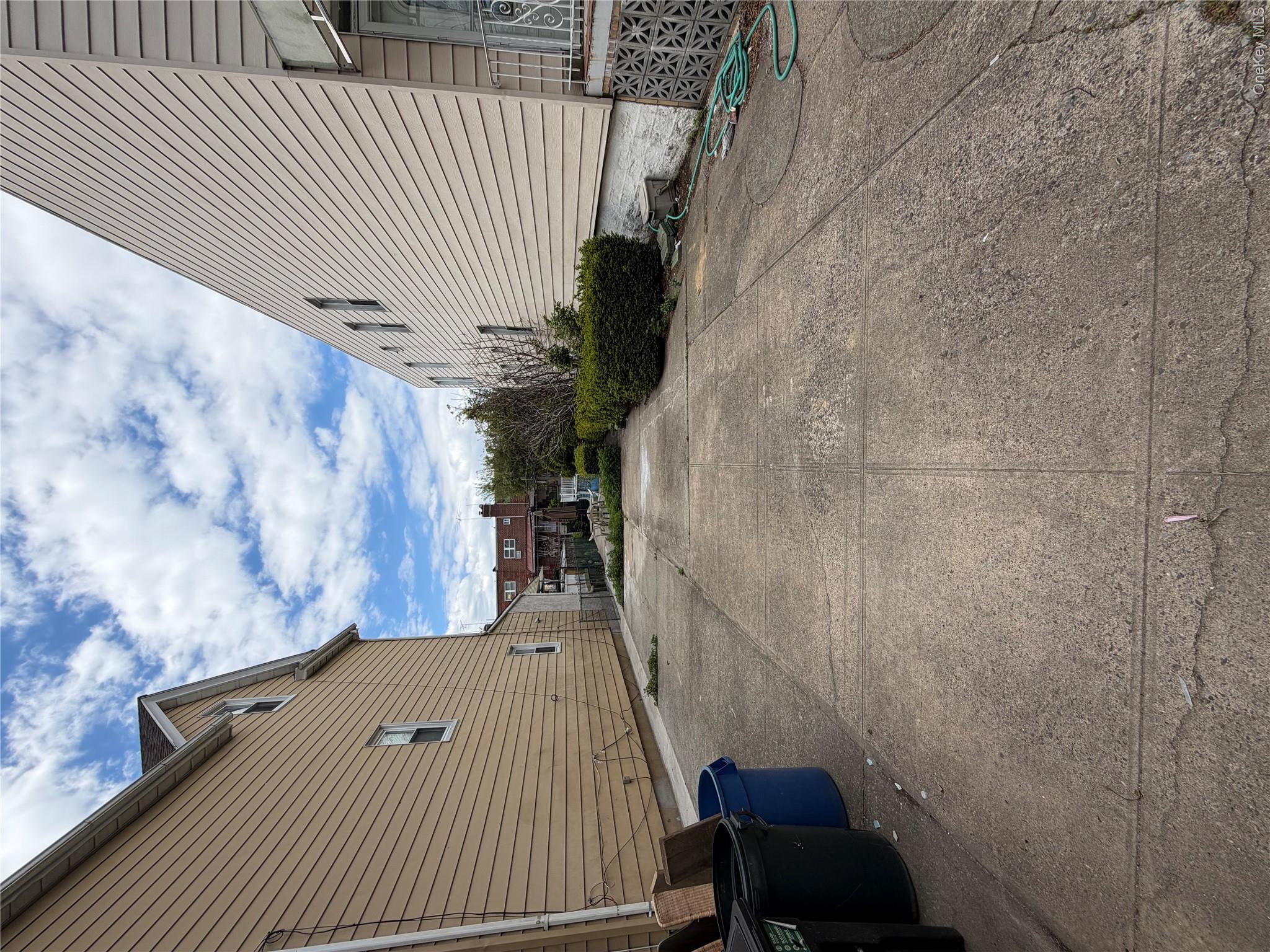 1871 Matthews Avenue Property Photo 4