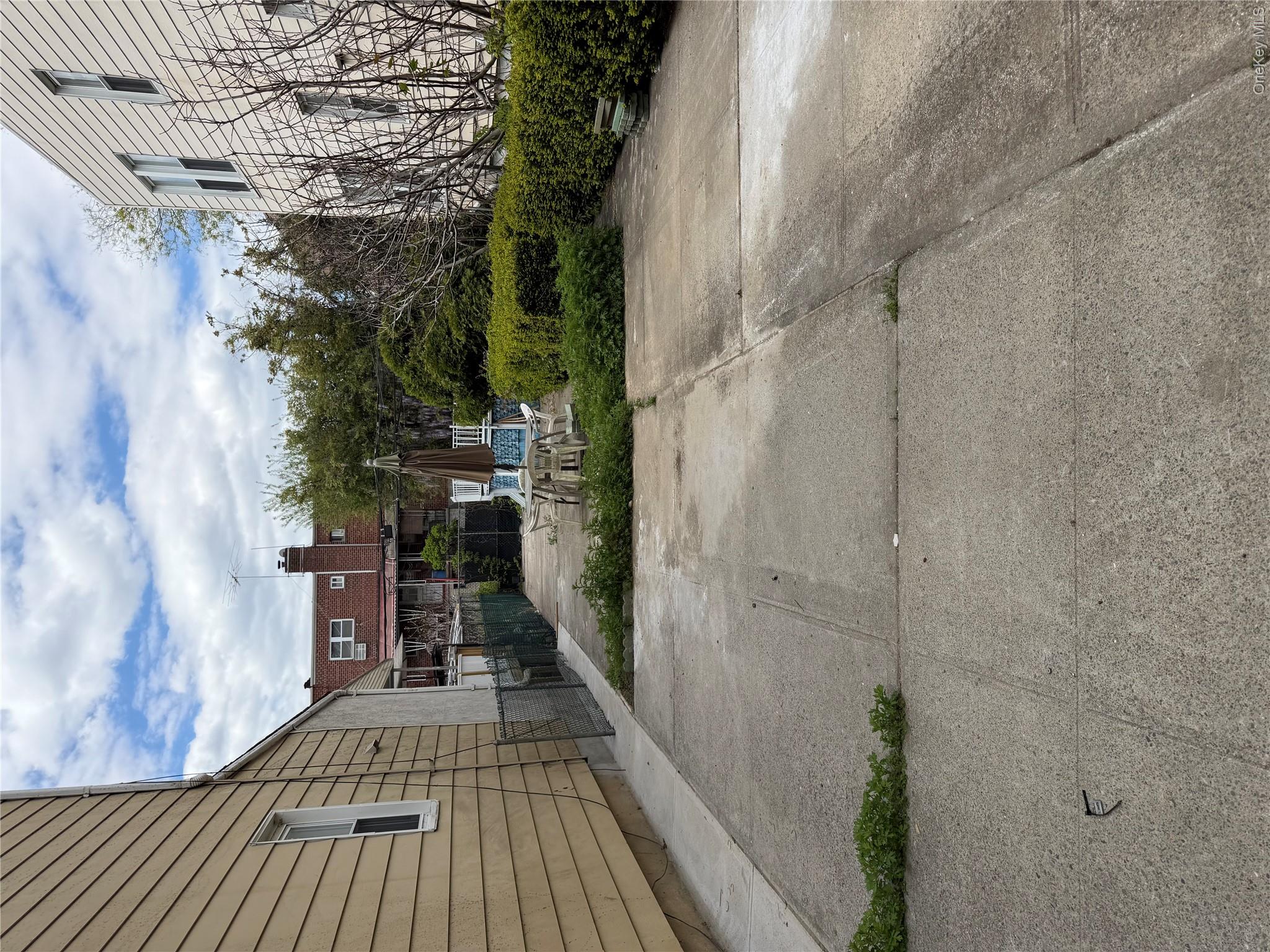 1871 Matthews Avenue Property Photo 23