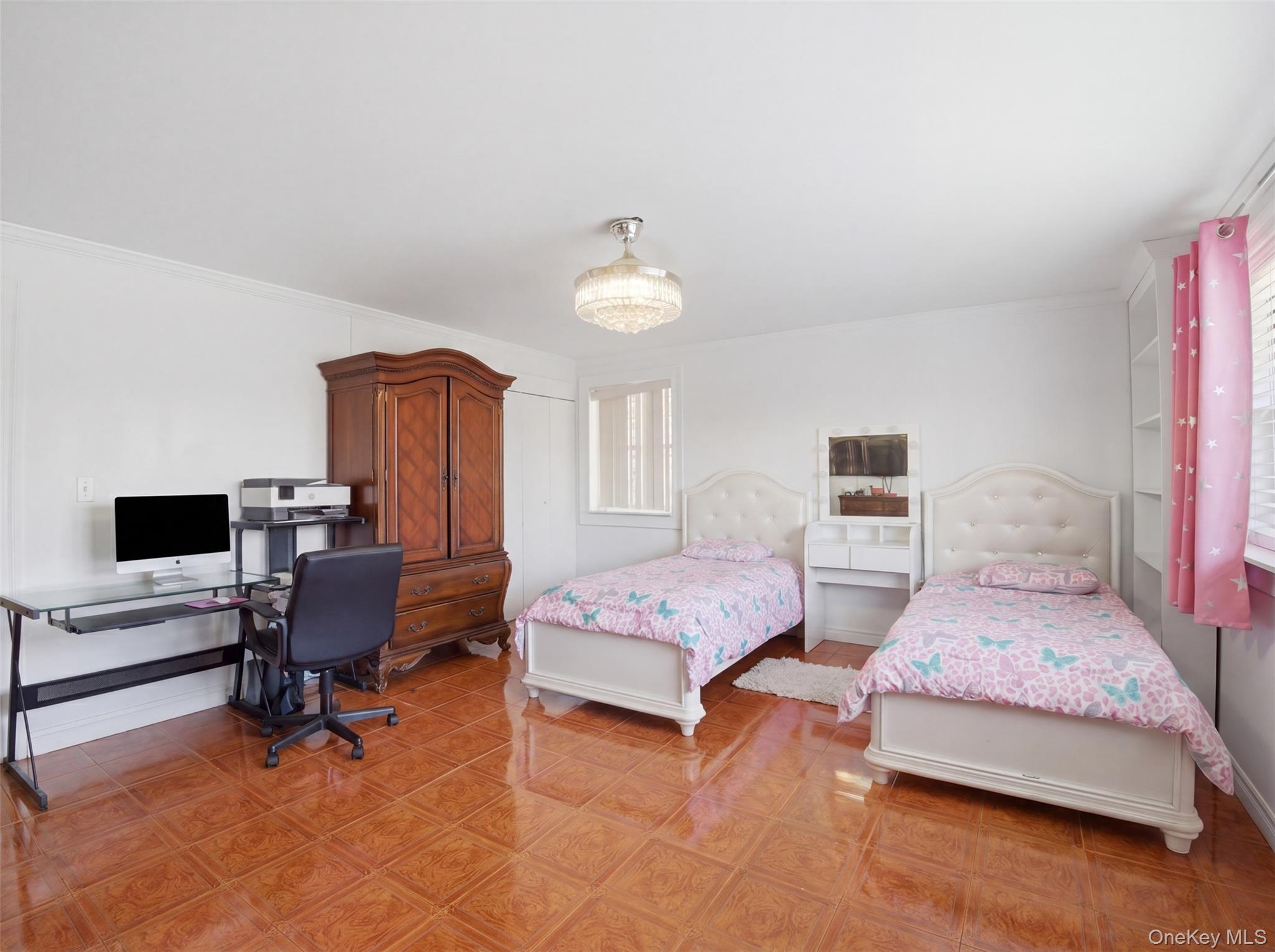 831 Longfellow Avenue Property Photo 8