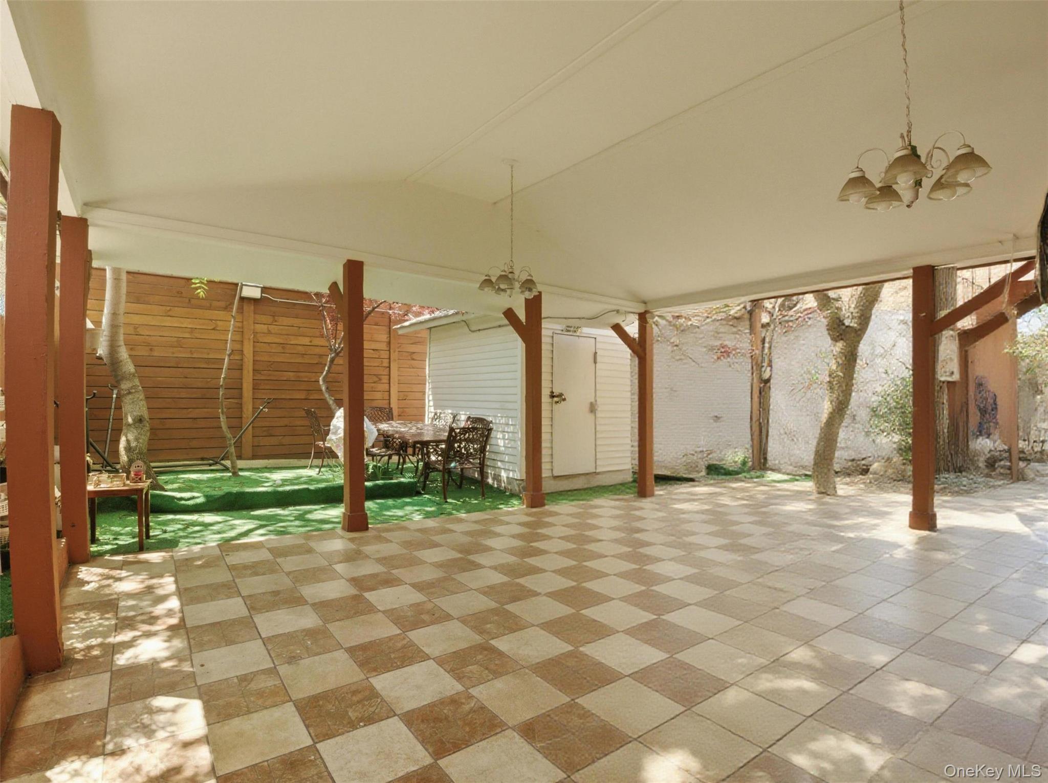 831 Longfellow Avenue Property Photo 18